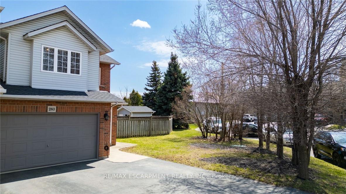 Photo 2 of 283 Bow Valley Drive, Hamilton, Riverdale — HOMEH