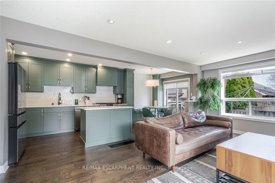 Photo 21 of 283 Bow Valley Drive, Hamilton, Riverdale — HOMEH