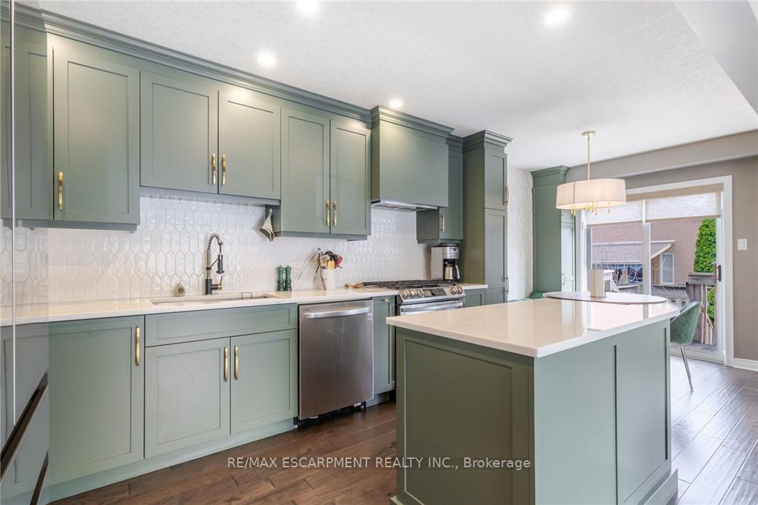 Photo 8 of 283 Bow Valley Drive, Hamilton, Riverdale — HOMEH