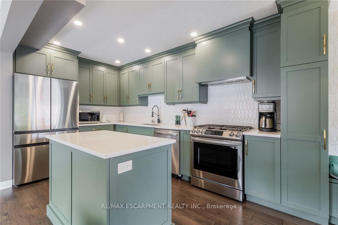 Photo 15 of 283 Bow Valley Drive, Hamilton, Riverdale — HOMEH