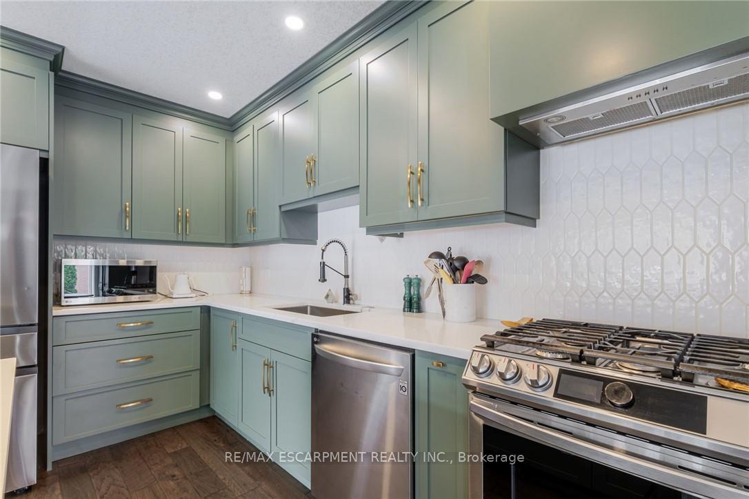 Photo 9 of 283 Bow Valley Drive, Hamilton, Riverdale — HOMEH