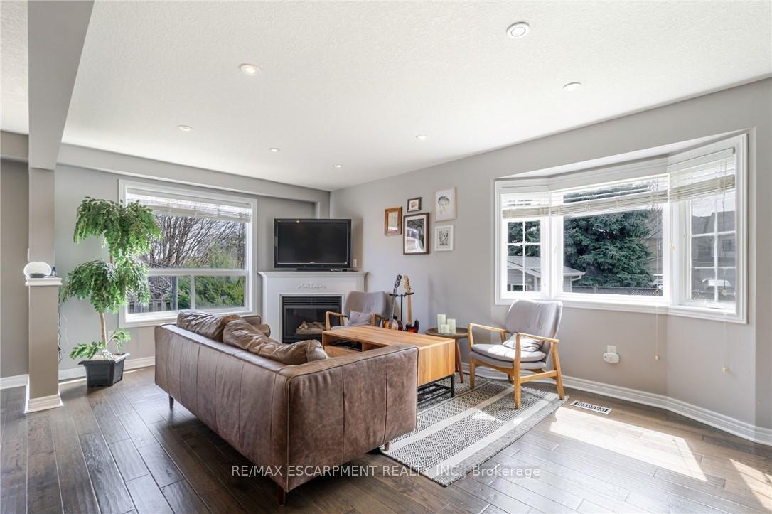 Photo 13 of 283 Bow Valley Drive, Hamilton, Riverdale — HOMEH