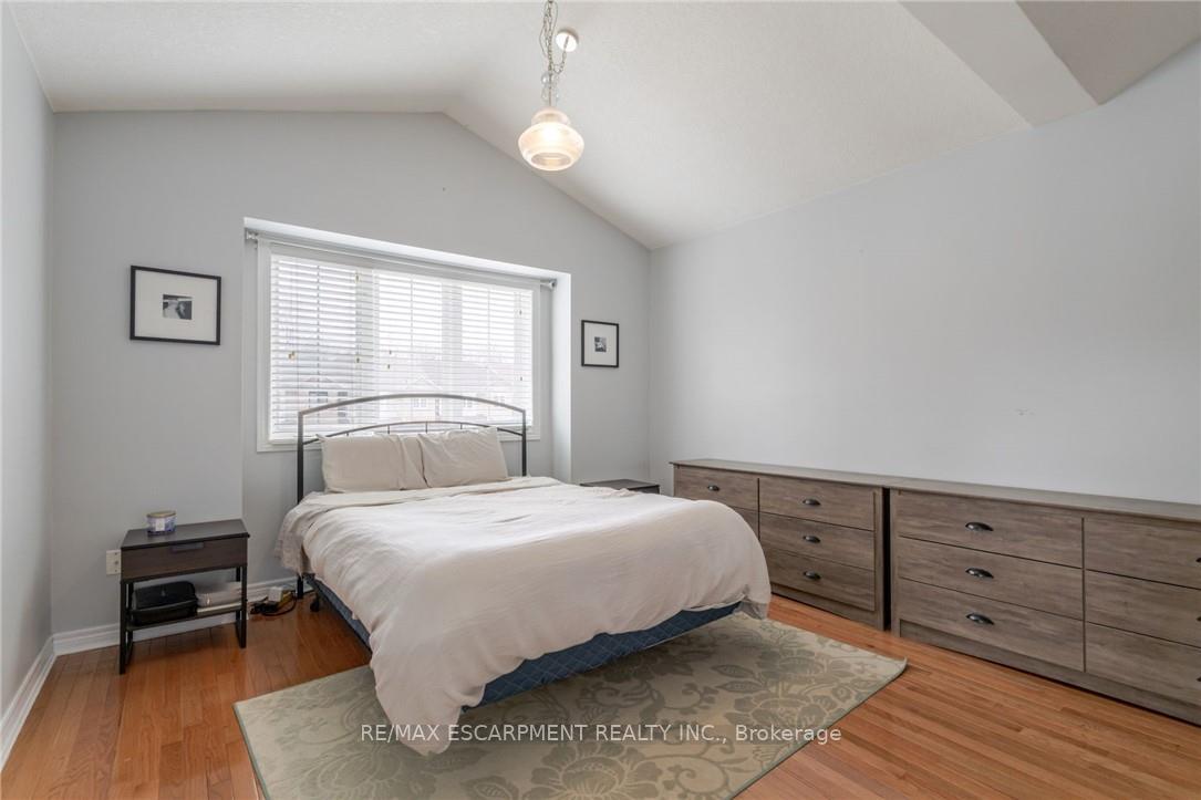 Photo 11 of 283 Bow Valley Drive, Hamilton, Riverdale — HOMEH