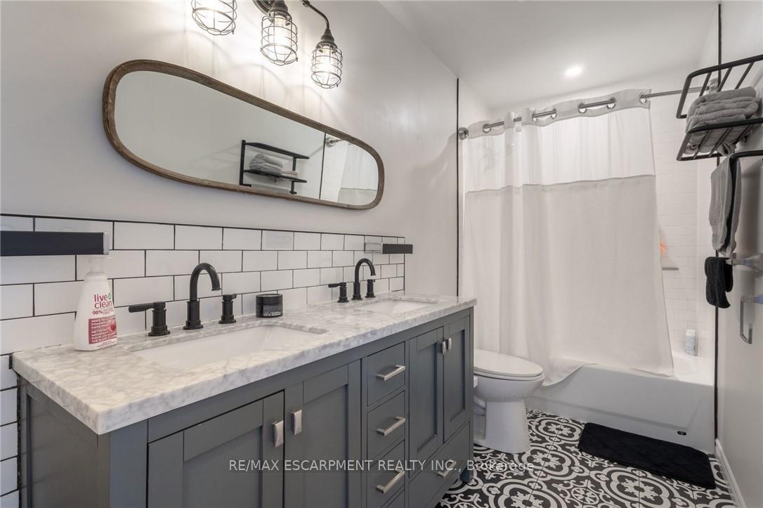 Photo 14 of 283 Bow Valley Drive, Hamilton, Riverdale — HOMEH