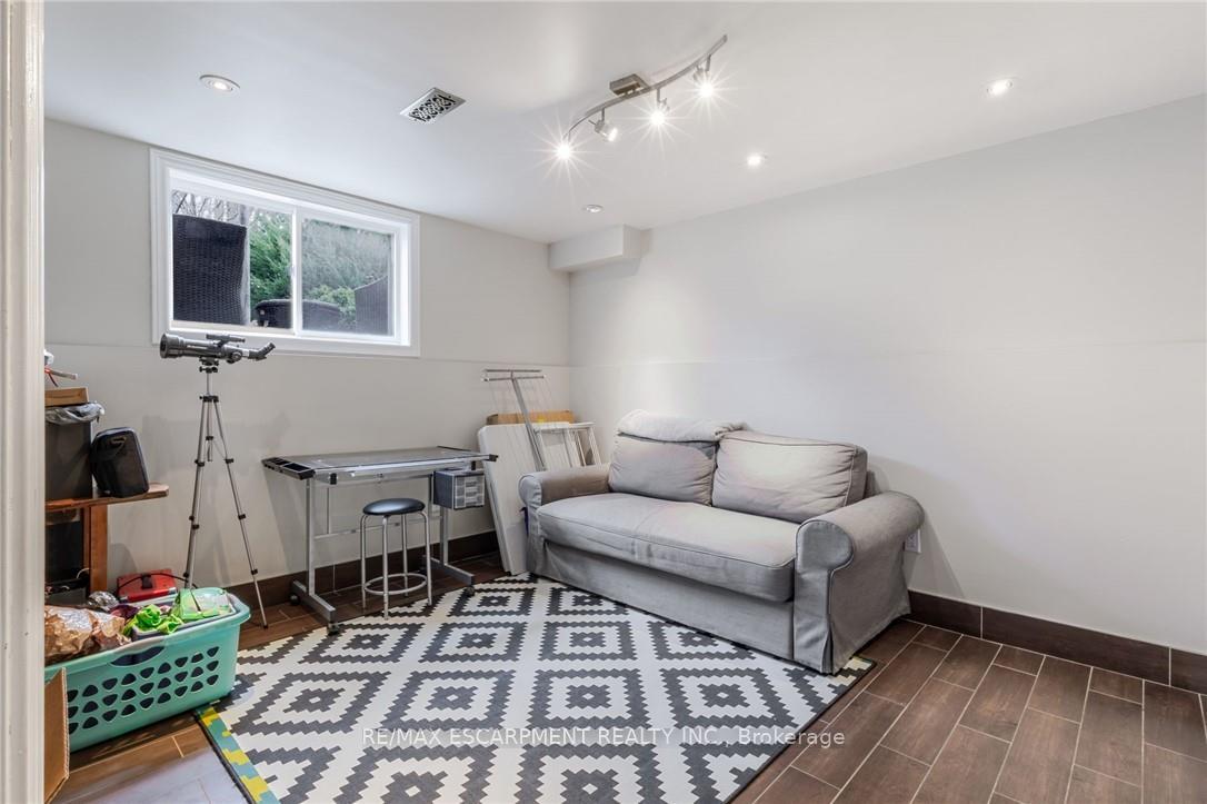 Photo 18 of 283 Bow Valley Drive, Hamilton, Riverdale — HOMEH