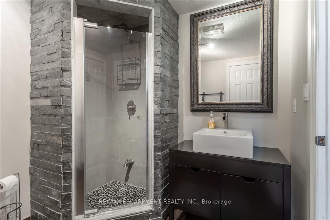 Photo 17 of 283 Bow Valley Drive, Hamilton, Riverdale — HOMEH
