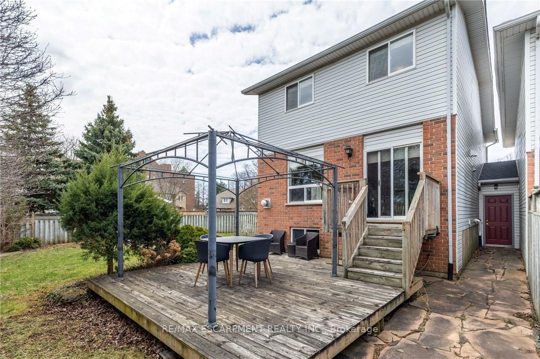 Photo 19 of 283 Bow Valley Drive, Hamilton, Riverdale — HOMEH