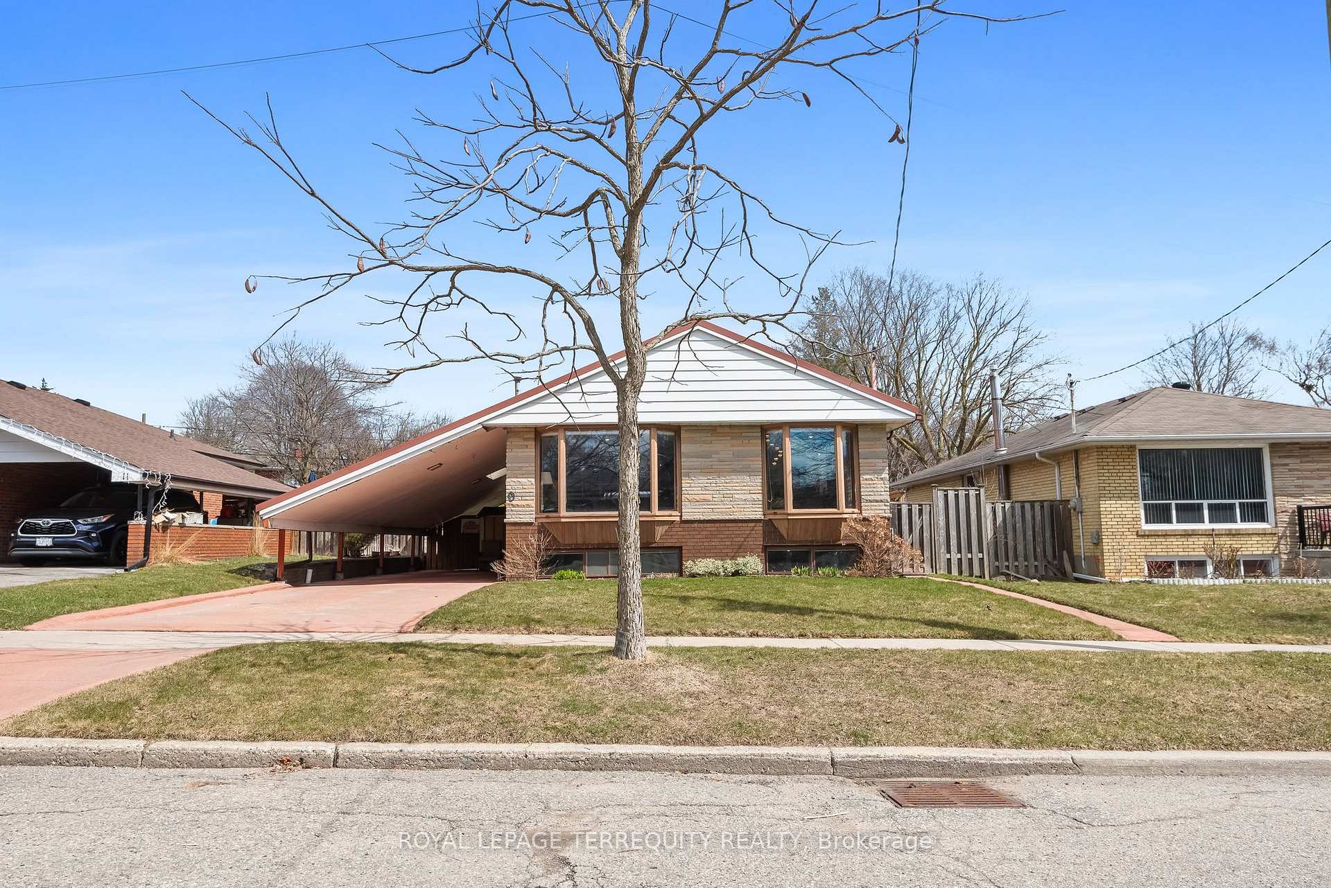 Photo 2 of 9 Ada Crescent, Scarborough, Bendale — HOMEH