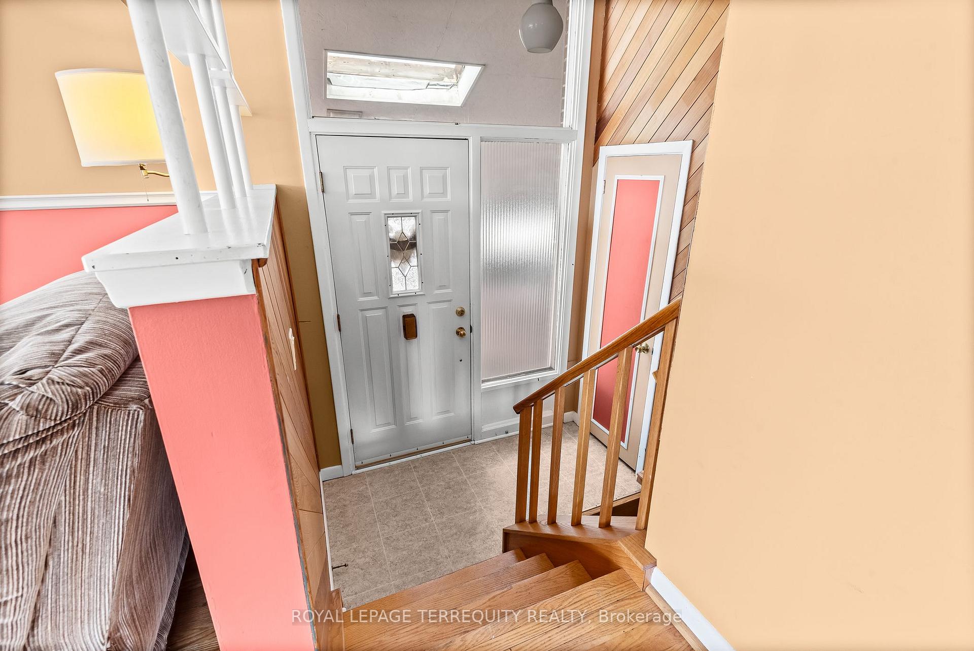 Photo 3 of 9 Ada Crescent, Scarborough, Bendale — HOMEH