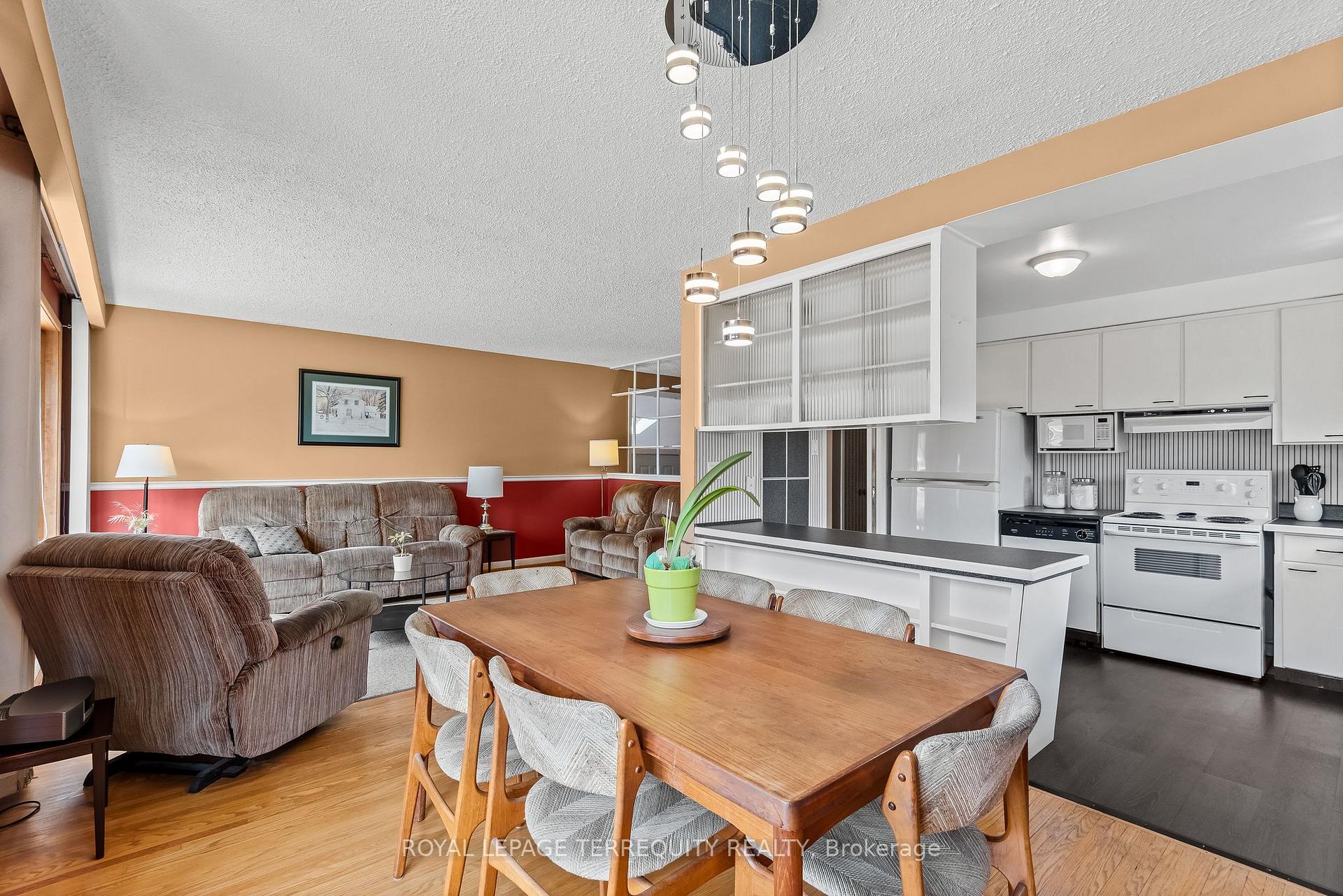Photo 10 of 9 Ada Crescent, Scarborough, Bendale — HOMEH