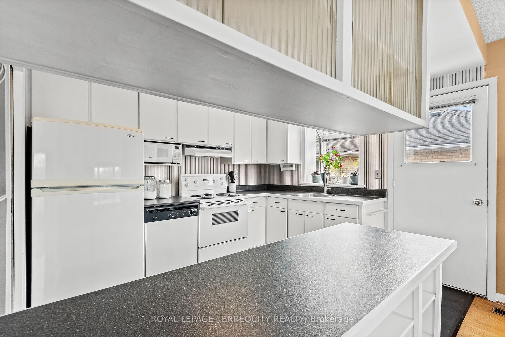 Photo 12 of 9 Ada Crescent, Scarborough, Bendale — HOMEH
