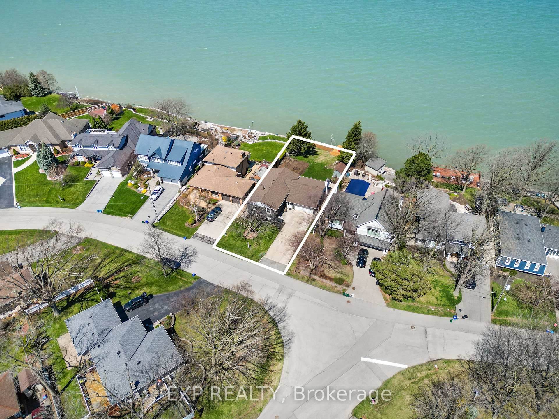 Photo 2 of 138 Lakeside Drive, Grimsby, Grimsby Beach — HOMEH