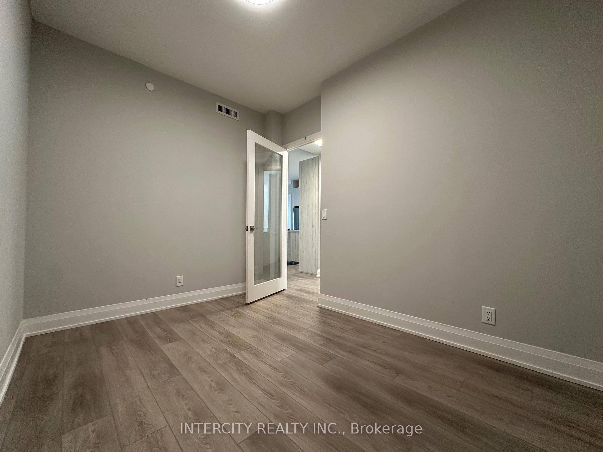 Photo 5 of Unit 1806, 18 Water Walk Drive, Markham, Unionville — HOMEH