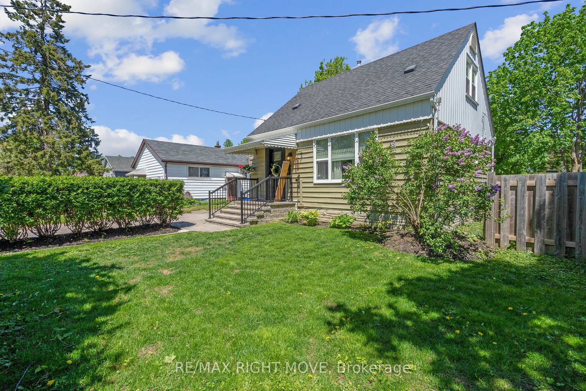 Photo 4 of 13 Newton Street, Barrie, Wellington — HOMEH