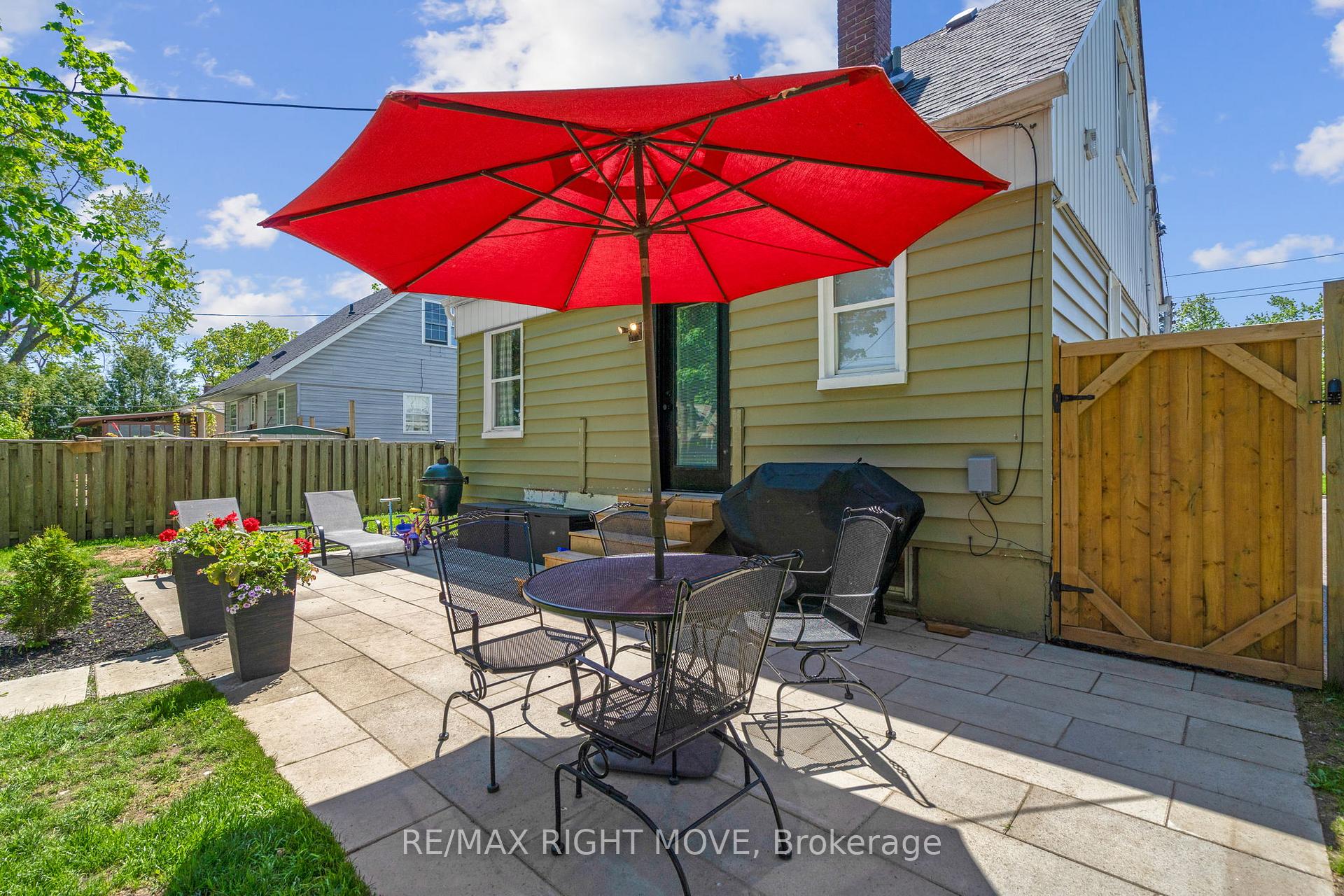 Photo 5 of 13 Newton Street, Barrie, Wellington — HOMEH