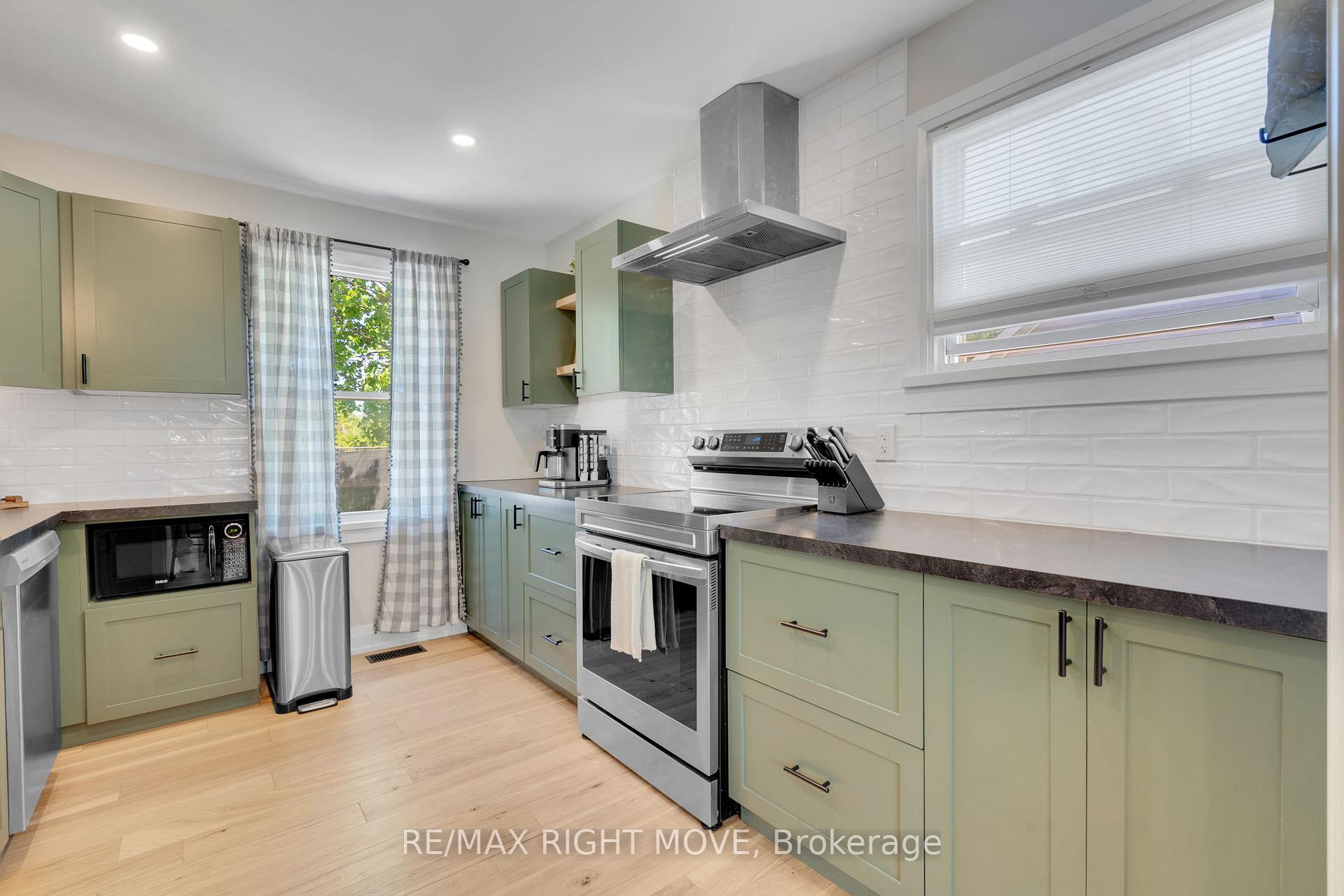 Photo 14 of 13 Newton Street, Barrie, Wellington — HOMEH