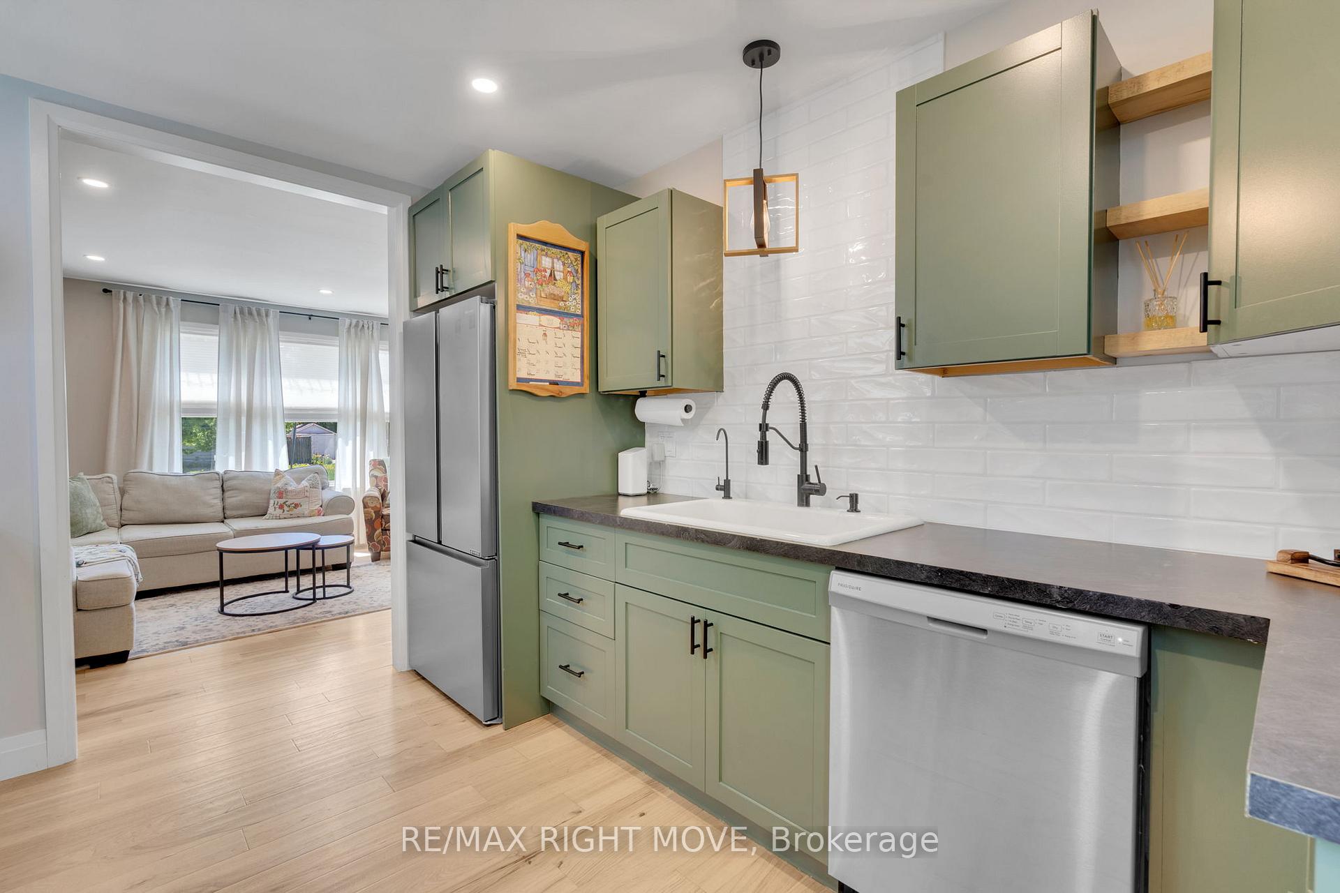 Photo 16 of 13 Newton Street, Barrie, Wellington — HOMEH