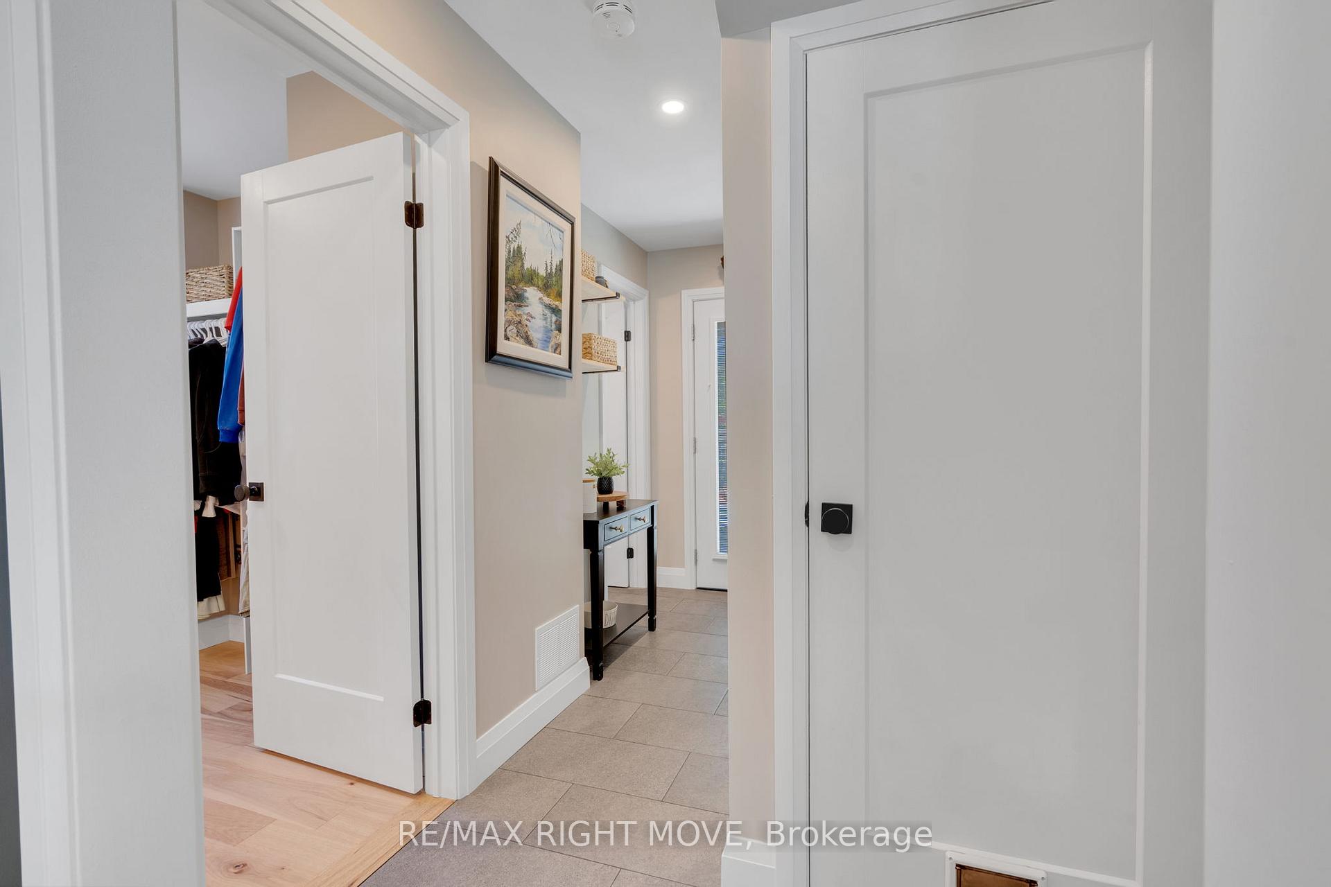 Photo 17 of 13 Newton Street, Barrie, Wellington — HOMEH