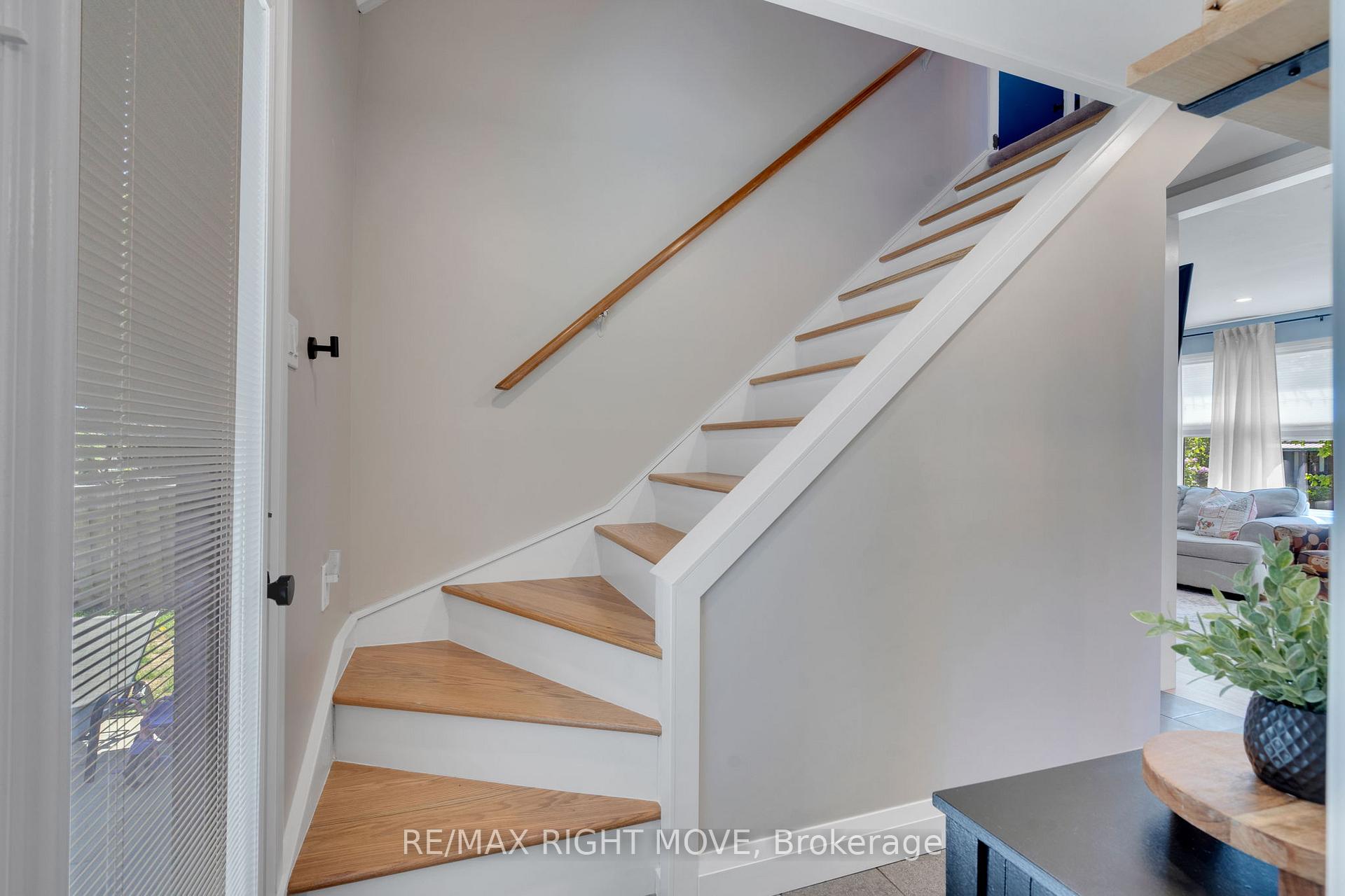 Photo 22 of 13 Newton Street, Barrie, Wellington — HOMEH