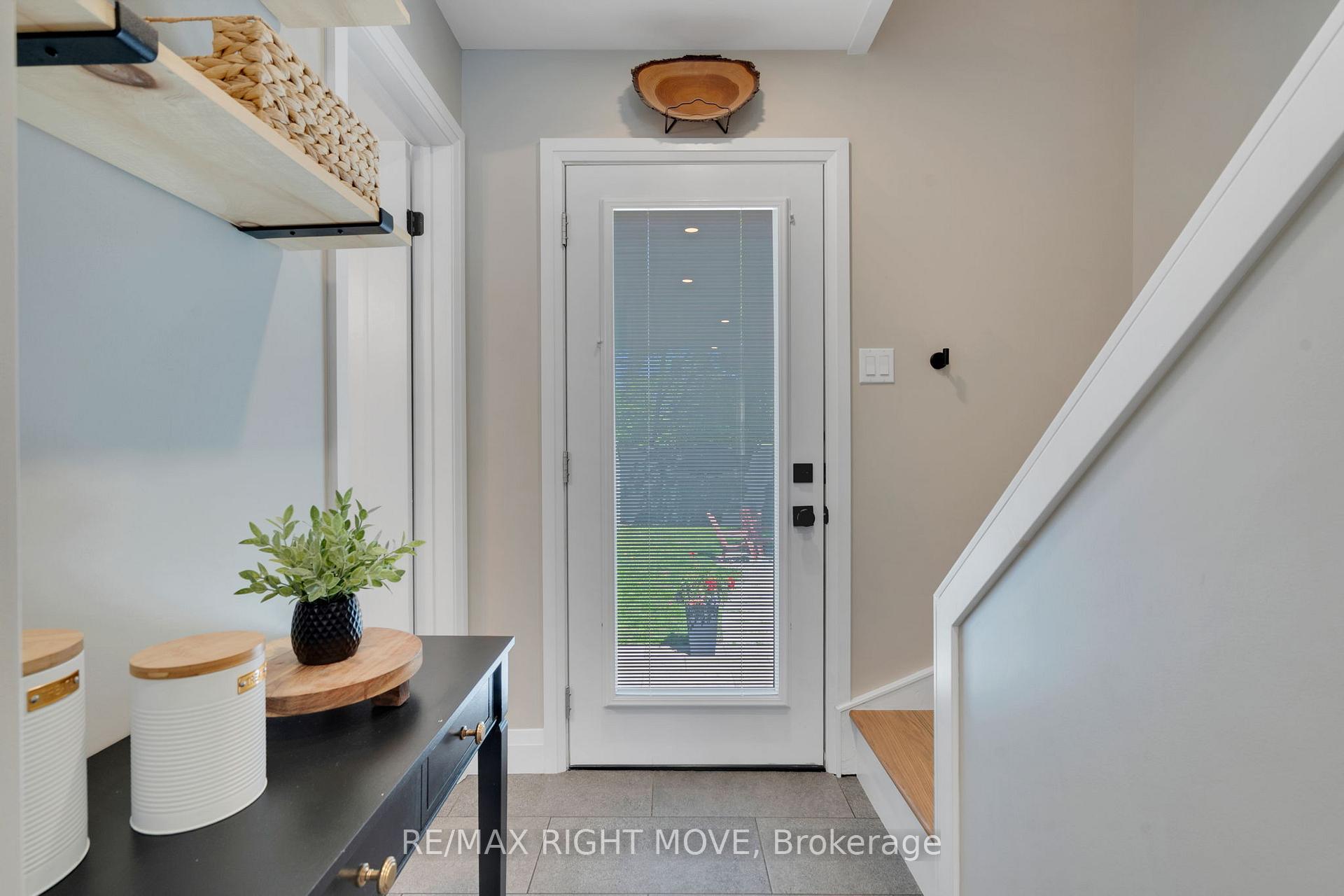 Photo 23 of 13 Newton Street, Barrie, Wellington — HOMEH