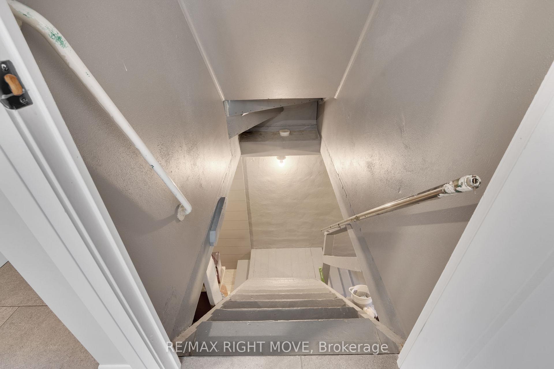 Photo 32 of 13 Newton Street, Barrie, Wellington — HOMEH