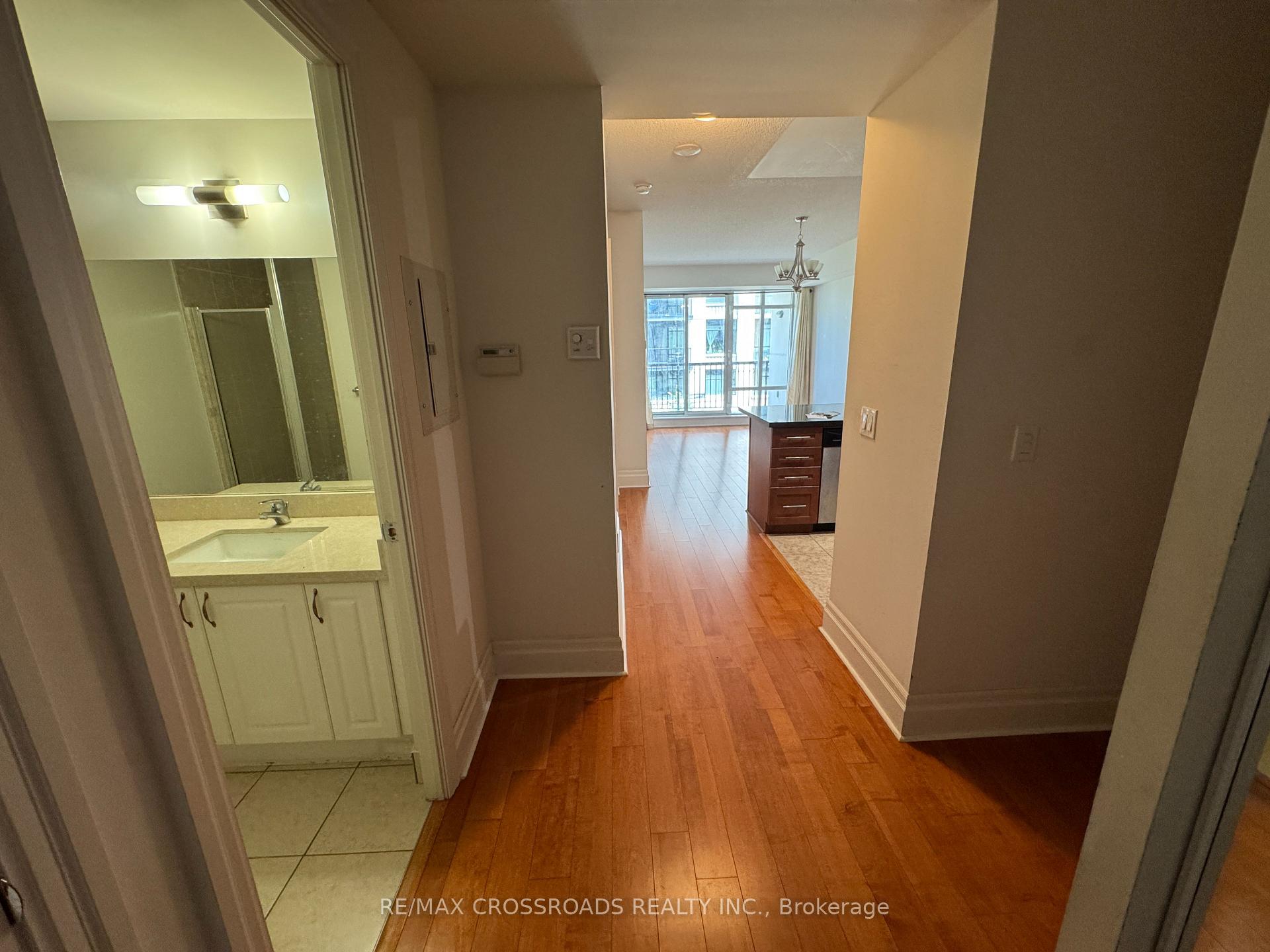 Photo 4 of Unit 313, 131 Upper Duke Crescent, Markham, Unionville — HOMEH