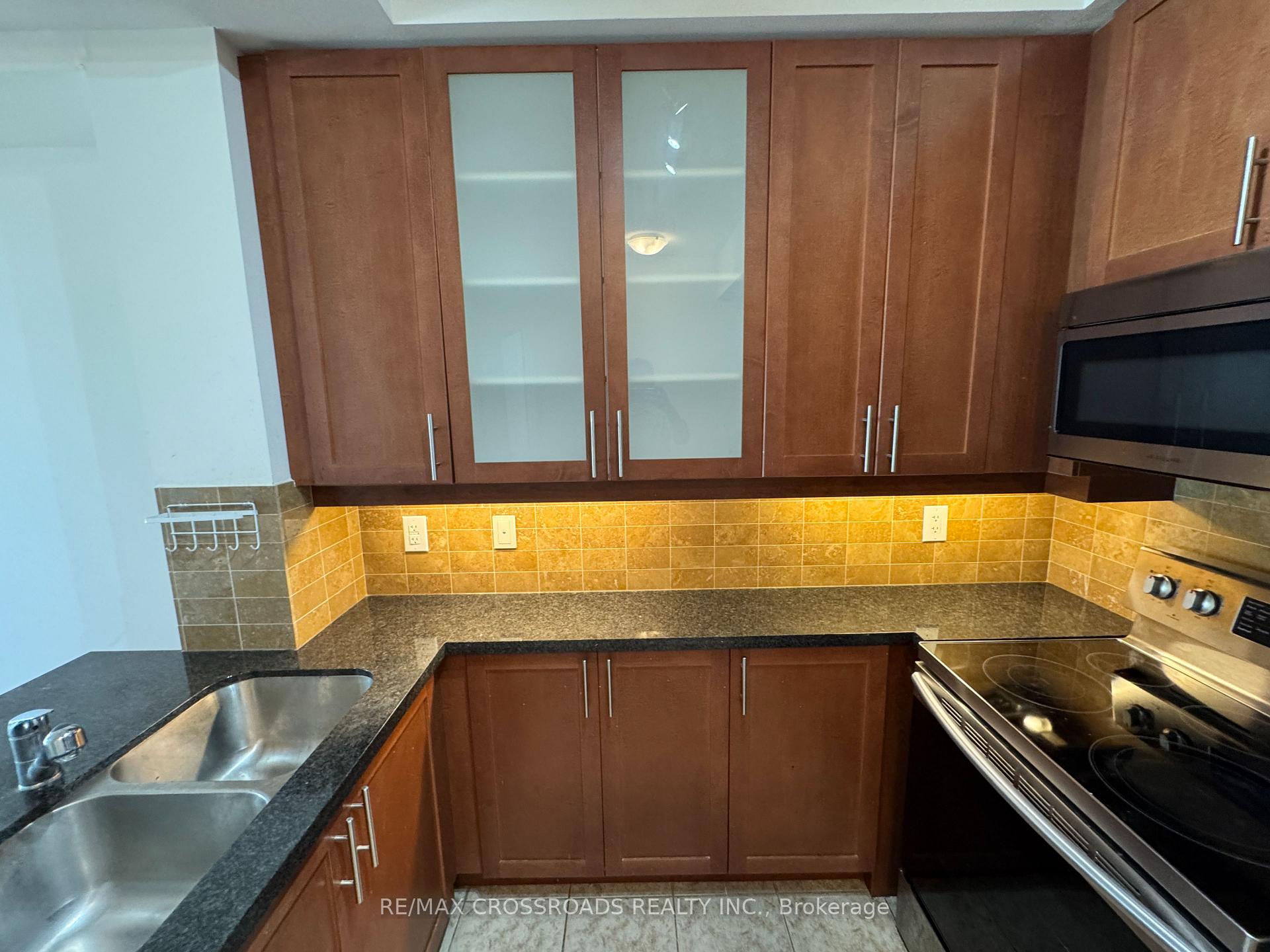 Photo 13 of Unit 313, 131 Upper Duke Crescent, Markham, Unionville — HOMEH