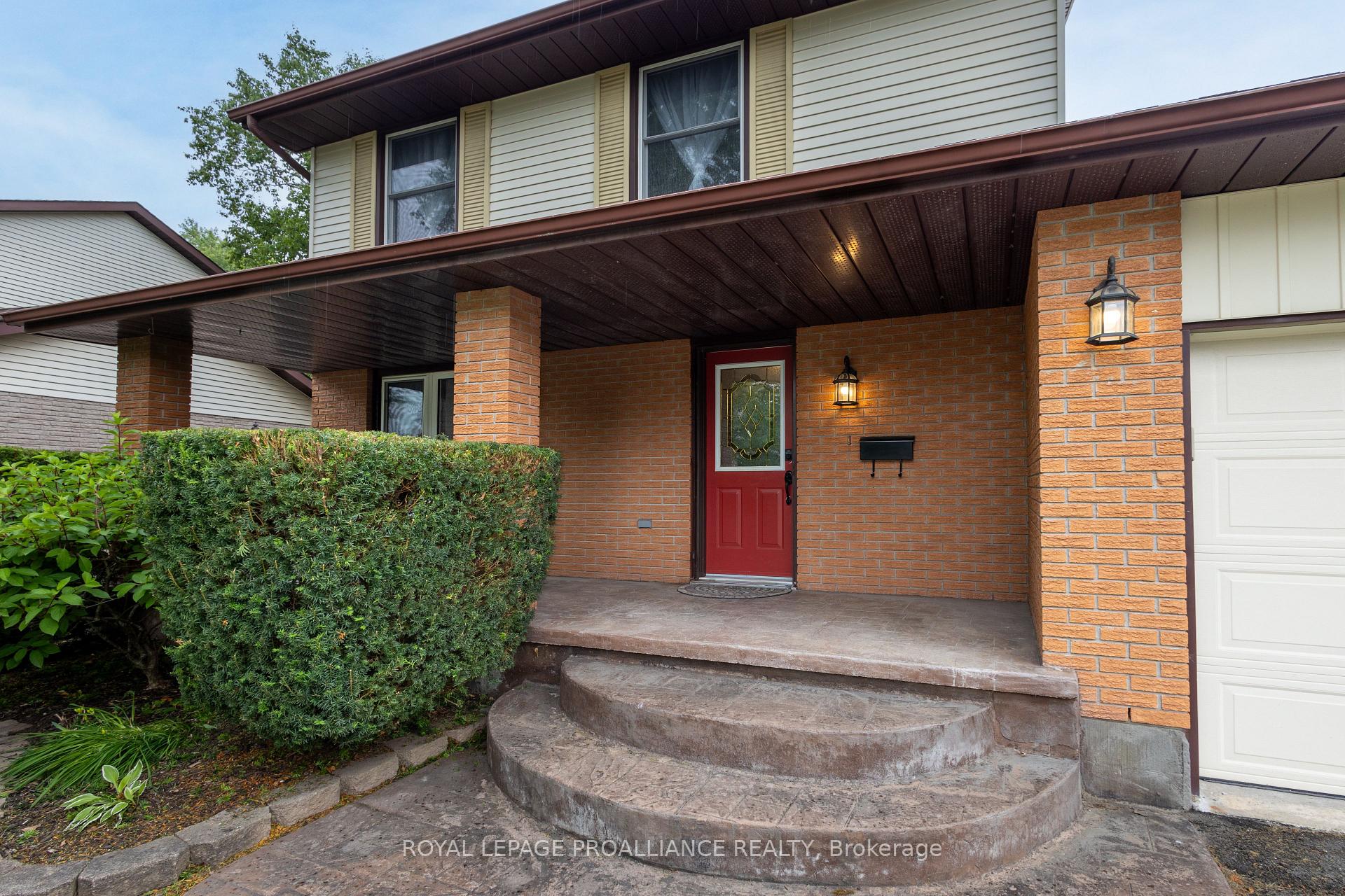 Photo 1 of 60 Beverley Crescent, Belleville, Belleville Ward — HOMEH