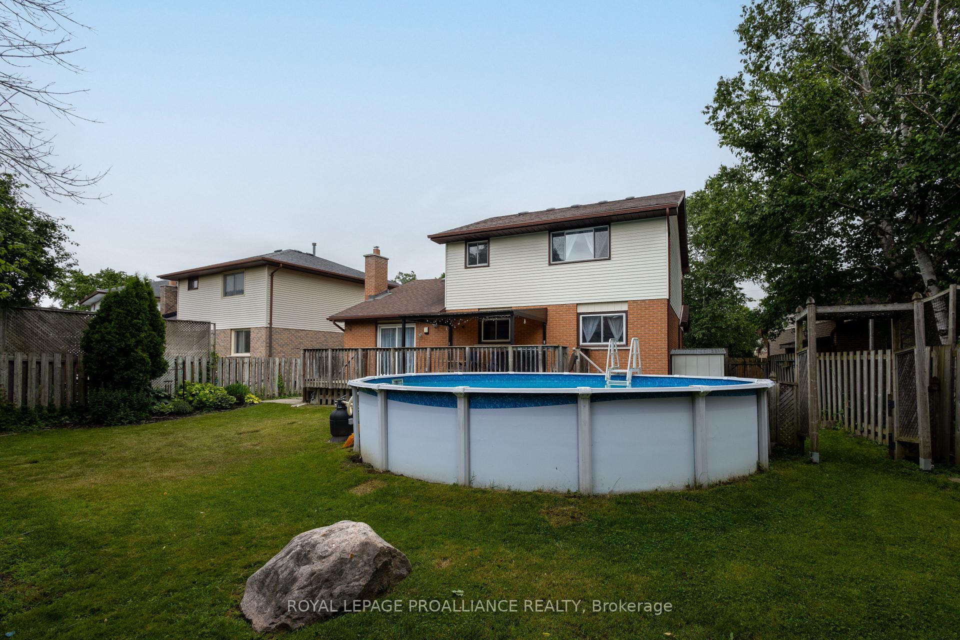 Photo 3 of 60 Beverley Crescent, Belleville, Belleville Ward — HOMEH