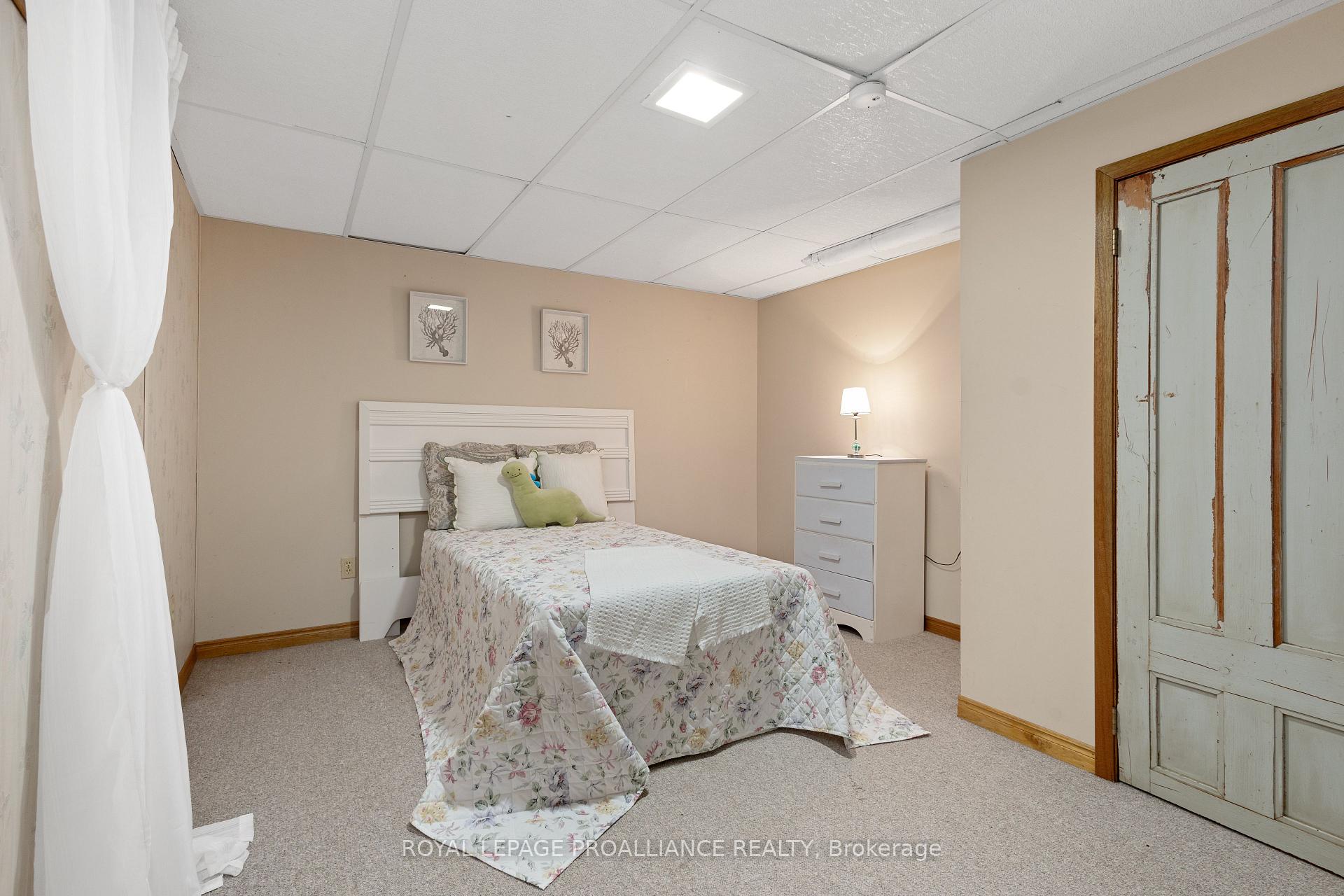 Photo 20 of 60 Beverley Crescent, Belleville, Belleville Ward — HOMEH