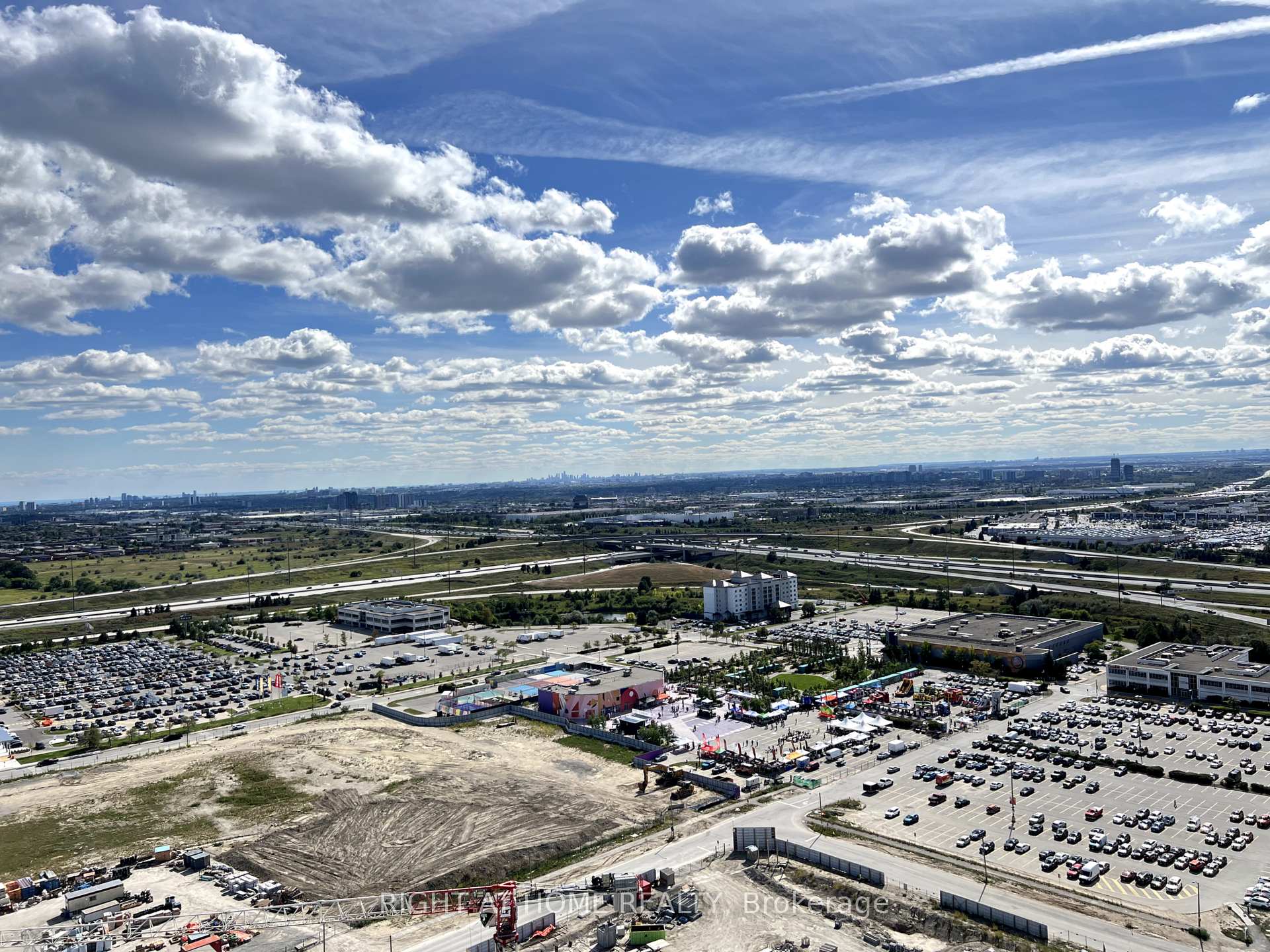 Photo 4 of Unit 3116, 28 Interchange Way, Vaughan, Vaughan Corporate Centre — HOMEH