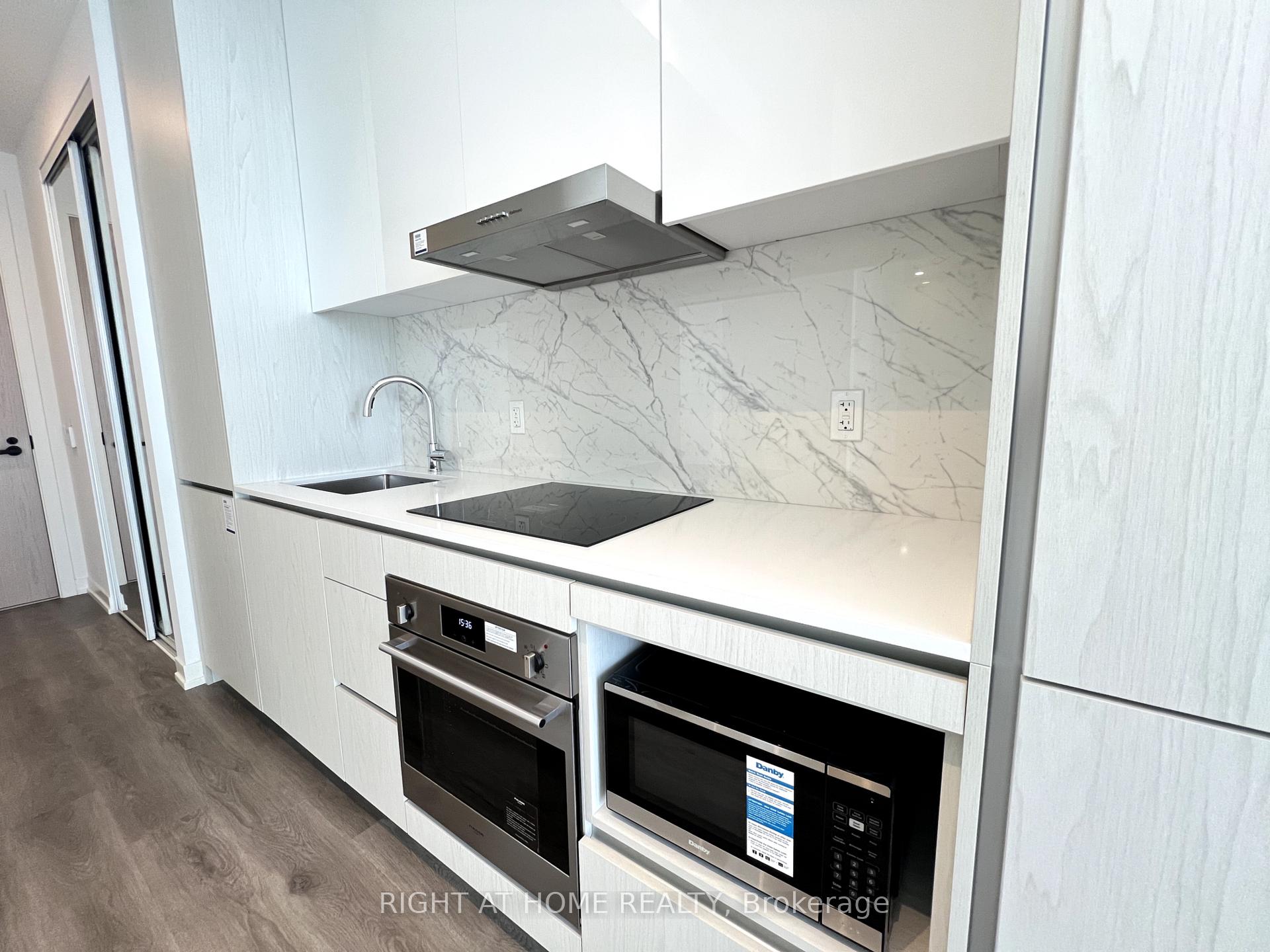 Photo 6 of Unit 3116, 28 Interchange Way, Vaughan, Vaughan Corporate Centre — HOMEH