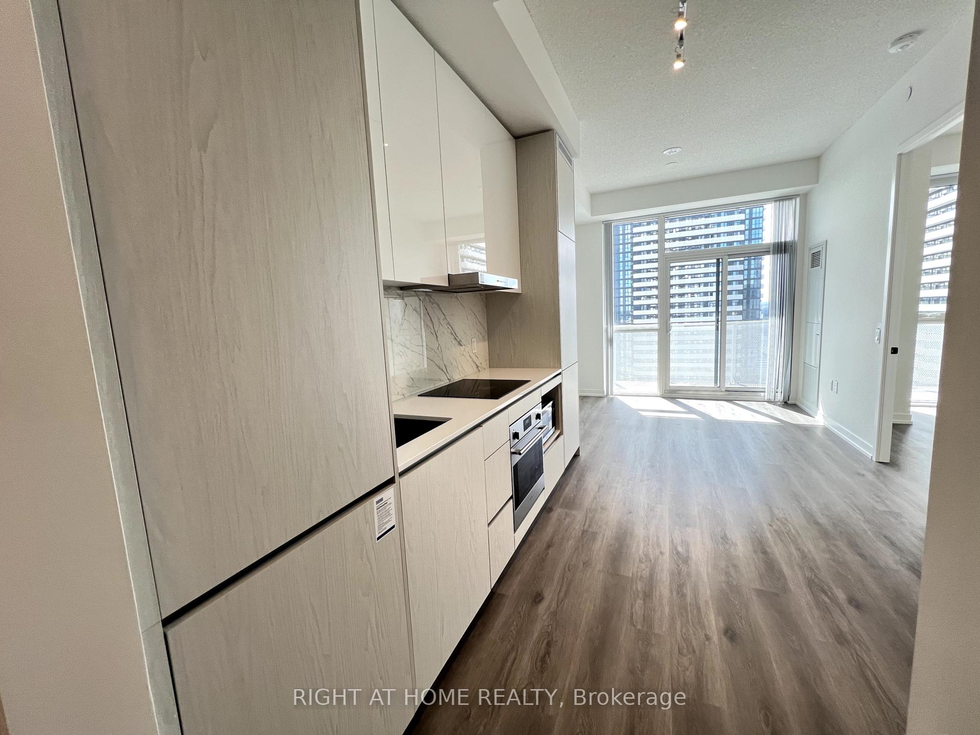 Photo 8 of Unit 3116, 28 Interchange Way, Vaughan, Vaughan Corporate Centre — HOMEH