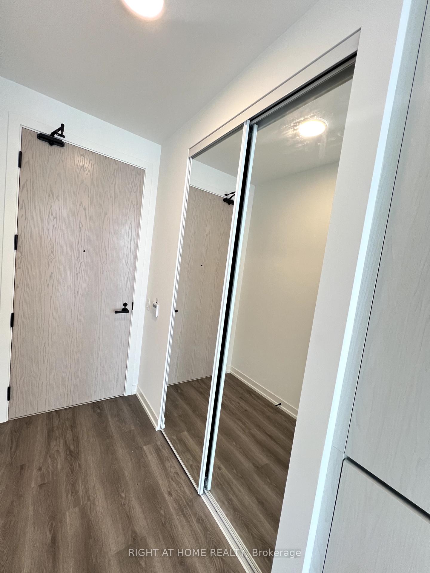 Photo 2 of Unit 3116, 28 Interchange Way, Vaughan, Vaughan Corporate Centre — HOMEH