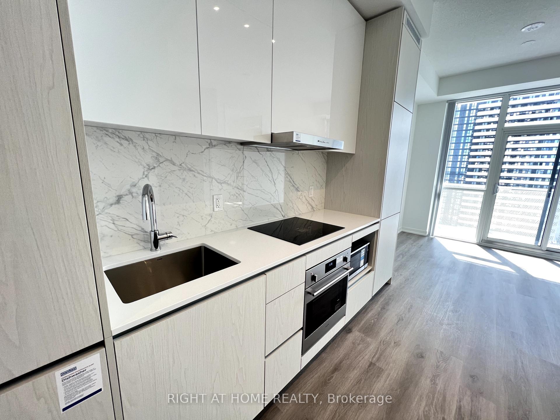 Photo 13 of Unit 3116, 28 Interchange Way, Vaughan, Vaughan Corporate Centre — HOMEH