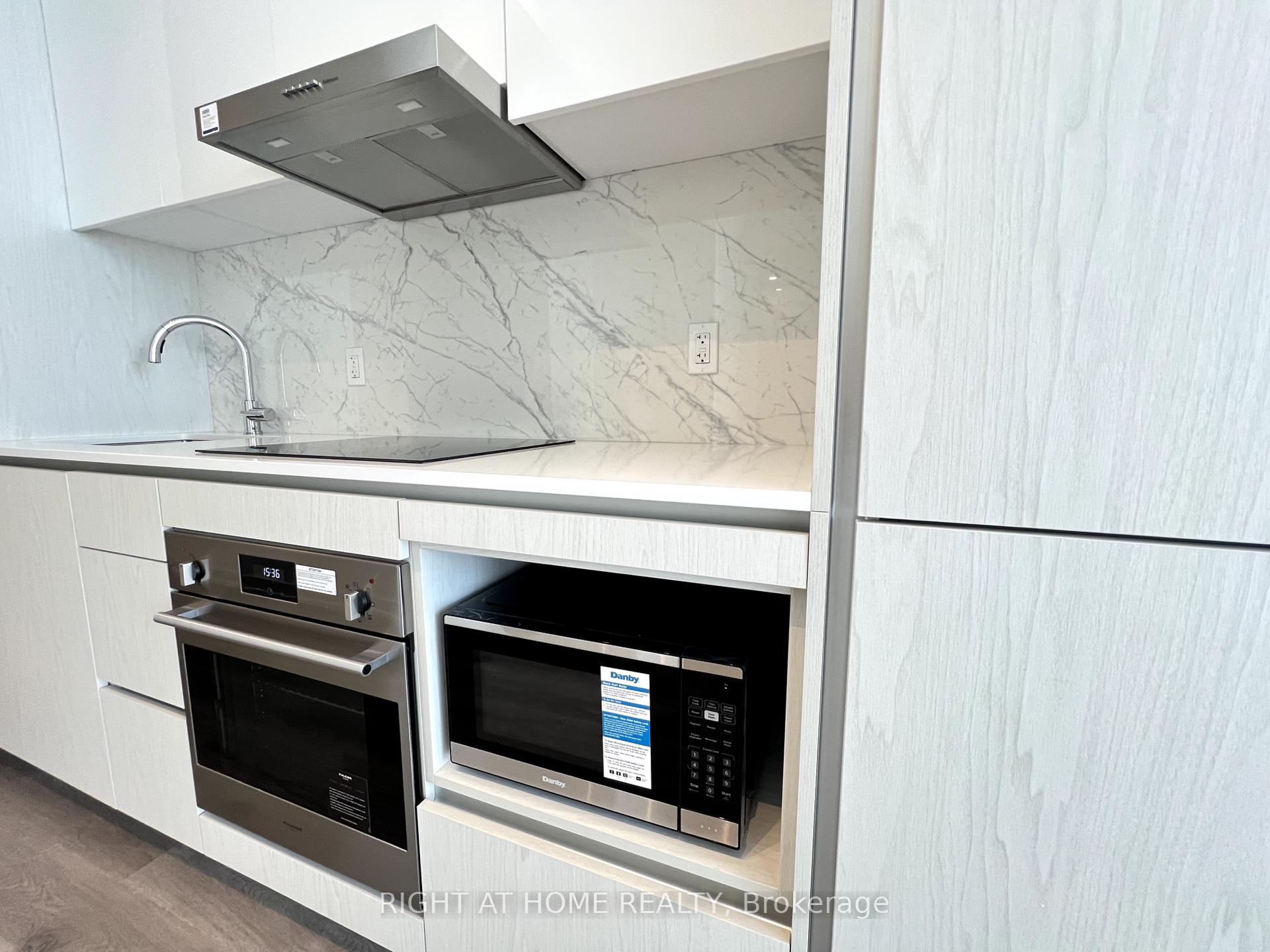 Photo 12 of Unit 3116, 28 Interchange Way, Vaughan, Vaughan Corporate Centre — HOMEH