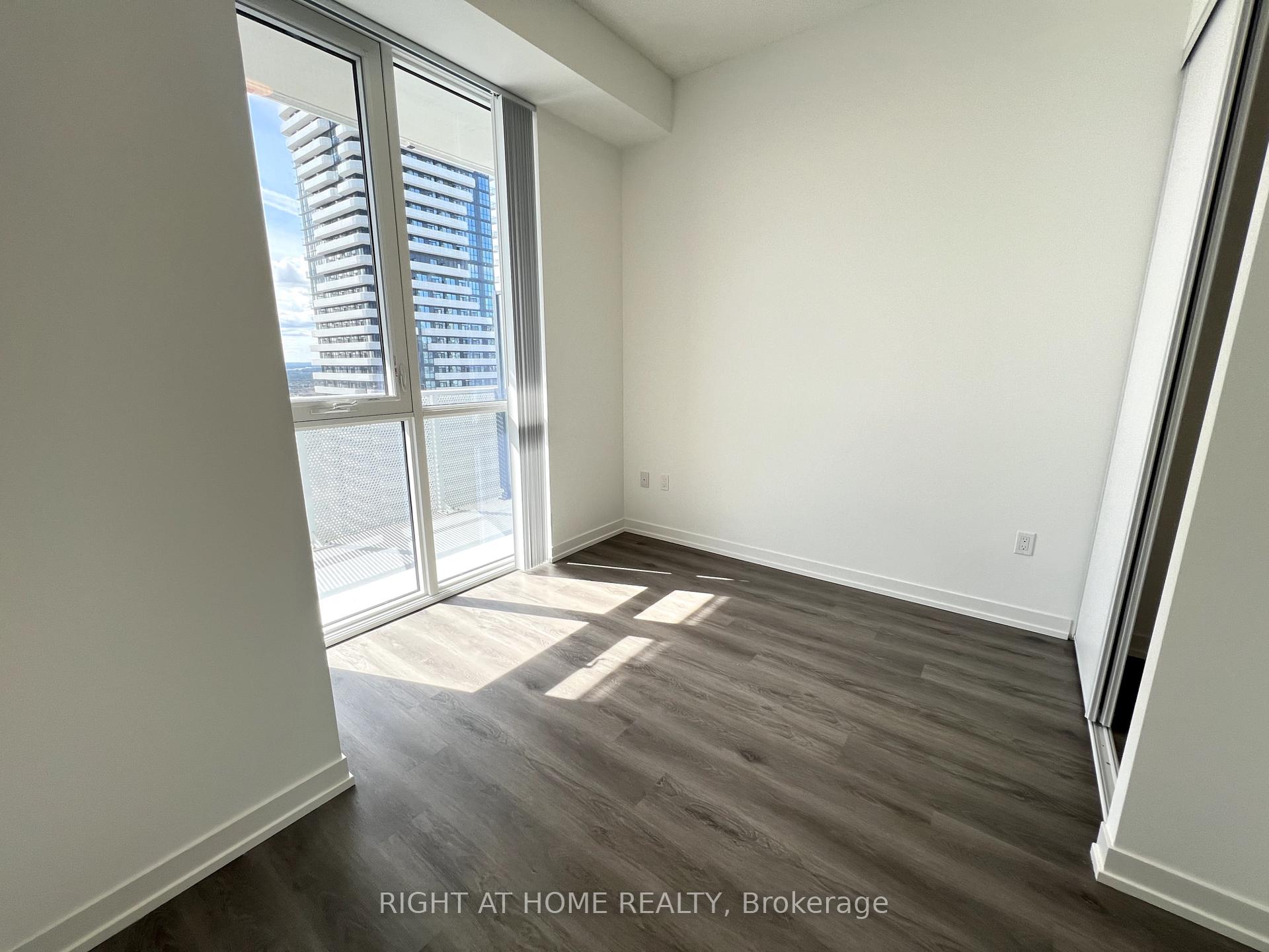 Photo 9 of Unit 3116, 28 Interchange Way, Vaughan, Vaughan Corporate Centre — HOMEH