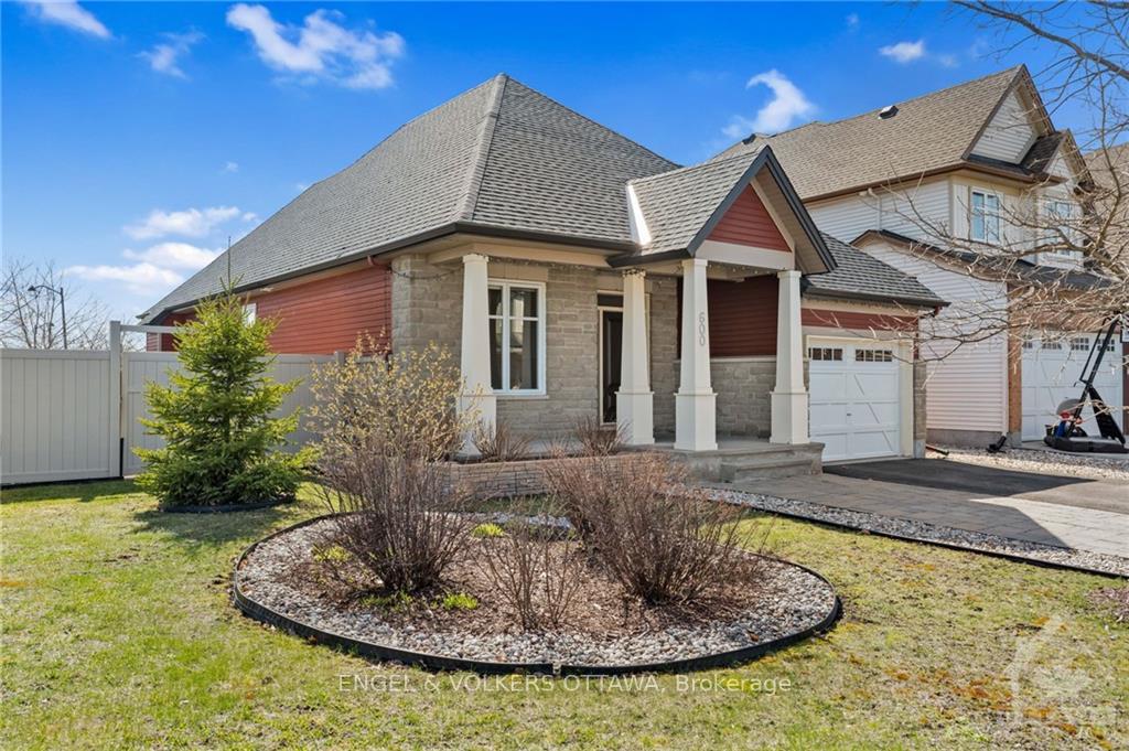 Photo 2 of 600 Woodbriar Way, Ottawa, Blossom Park/Kemp Park/Findlay Creek — HOMEH
