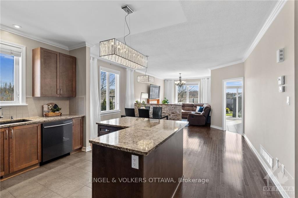 Photo 4 of 600 Woodbriar Way, Ottawa, Blossom Park/Kemp Park/Findlay Creek — HOMEH