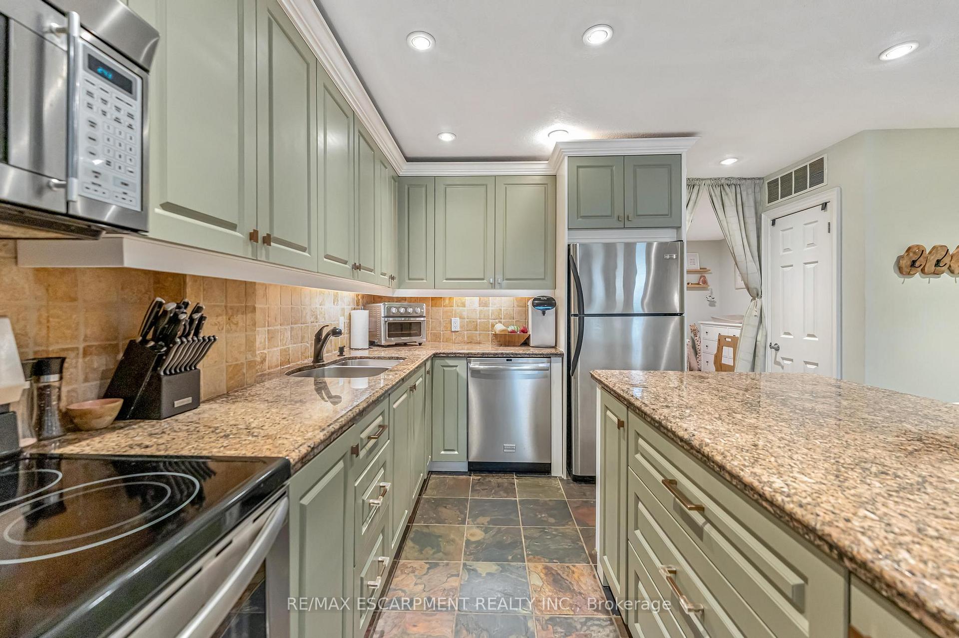Photo 5 of Unit 304, 283 King Street E, Hamilton, Beasley — HOMEH