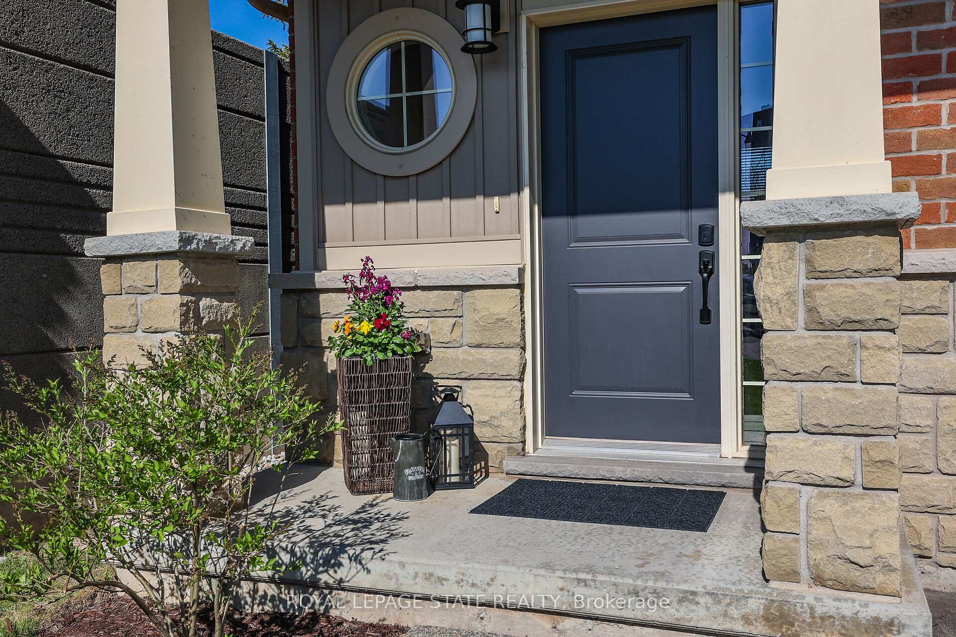 Photo 3 of Unit 1, 8 Lakelawn Road, Grimsby, Grimsby Beach — HOMEH