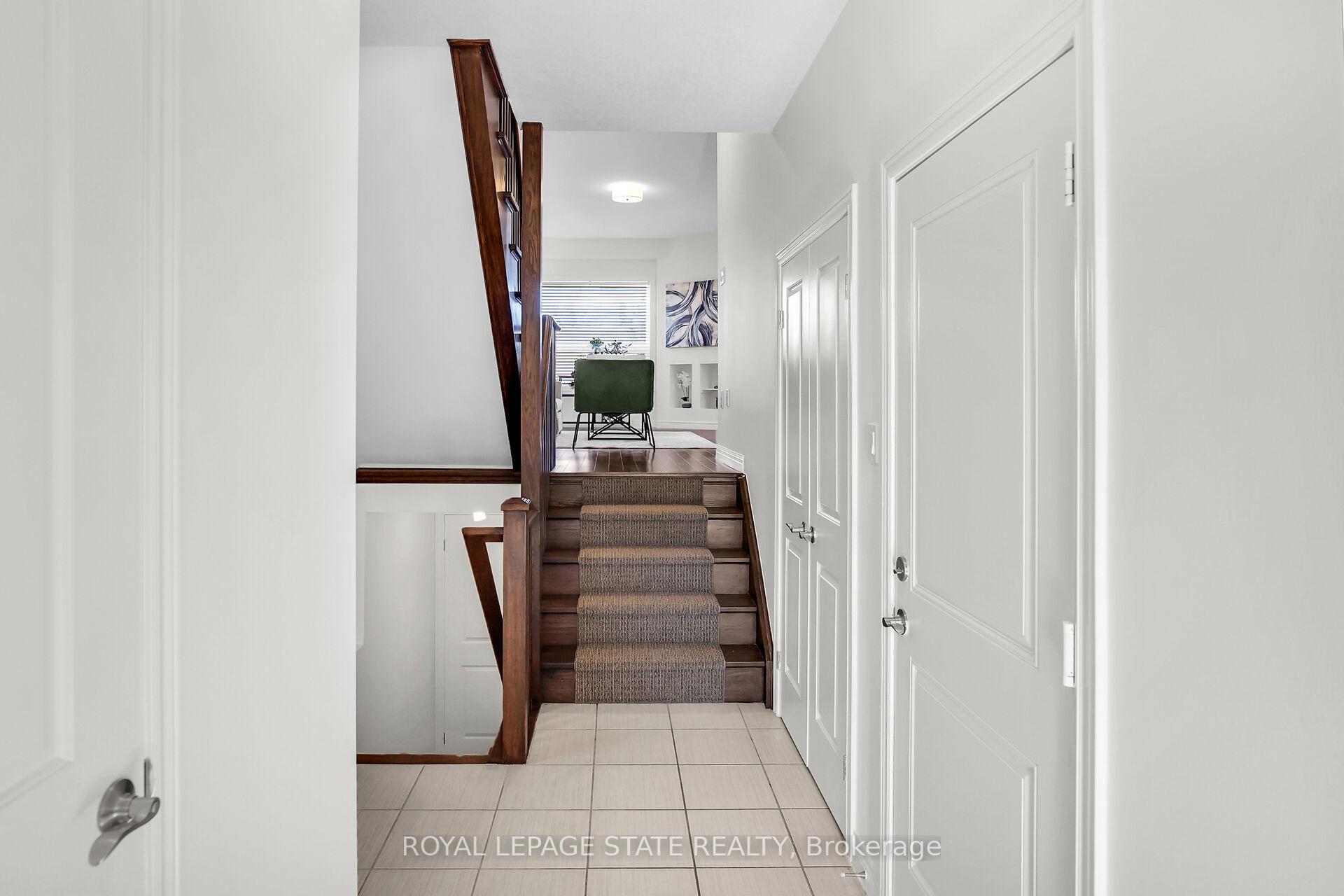 Photo 4 of Unit 1, 8 Lakelawn Road, Grimsby, Grimsby Beach — HOMEH