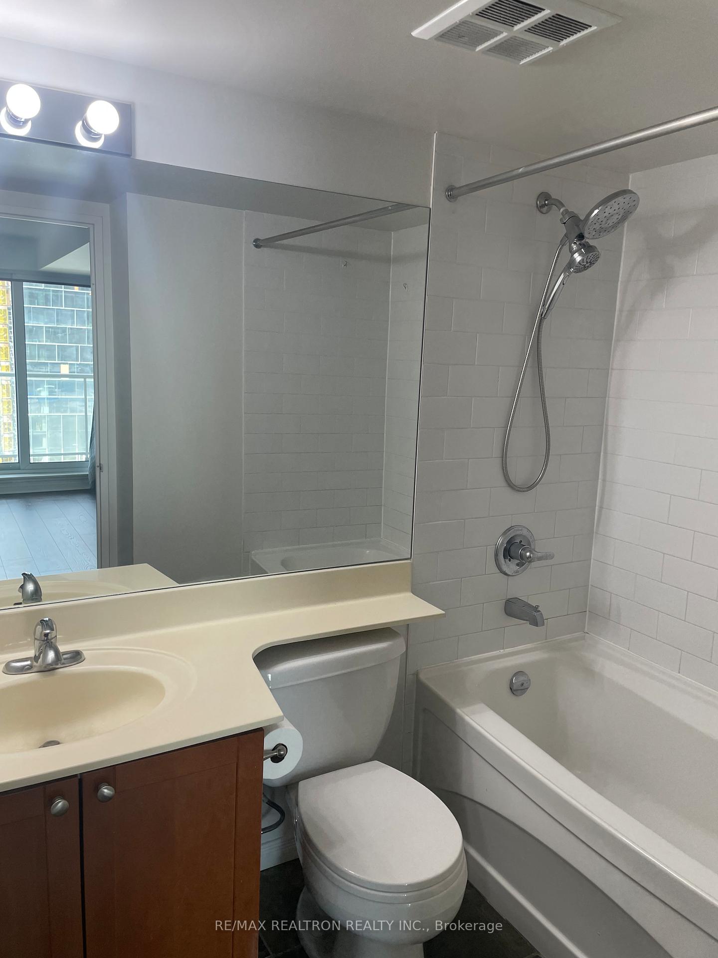 Photo 7 of Unit 1601, 230 King Street E, Toronto, Moss Park — HOMEH