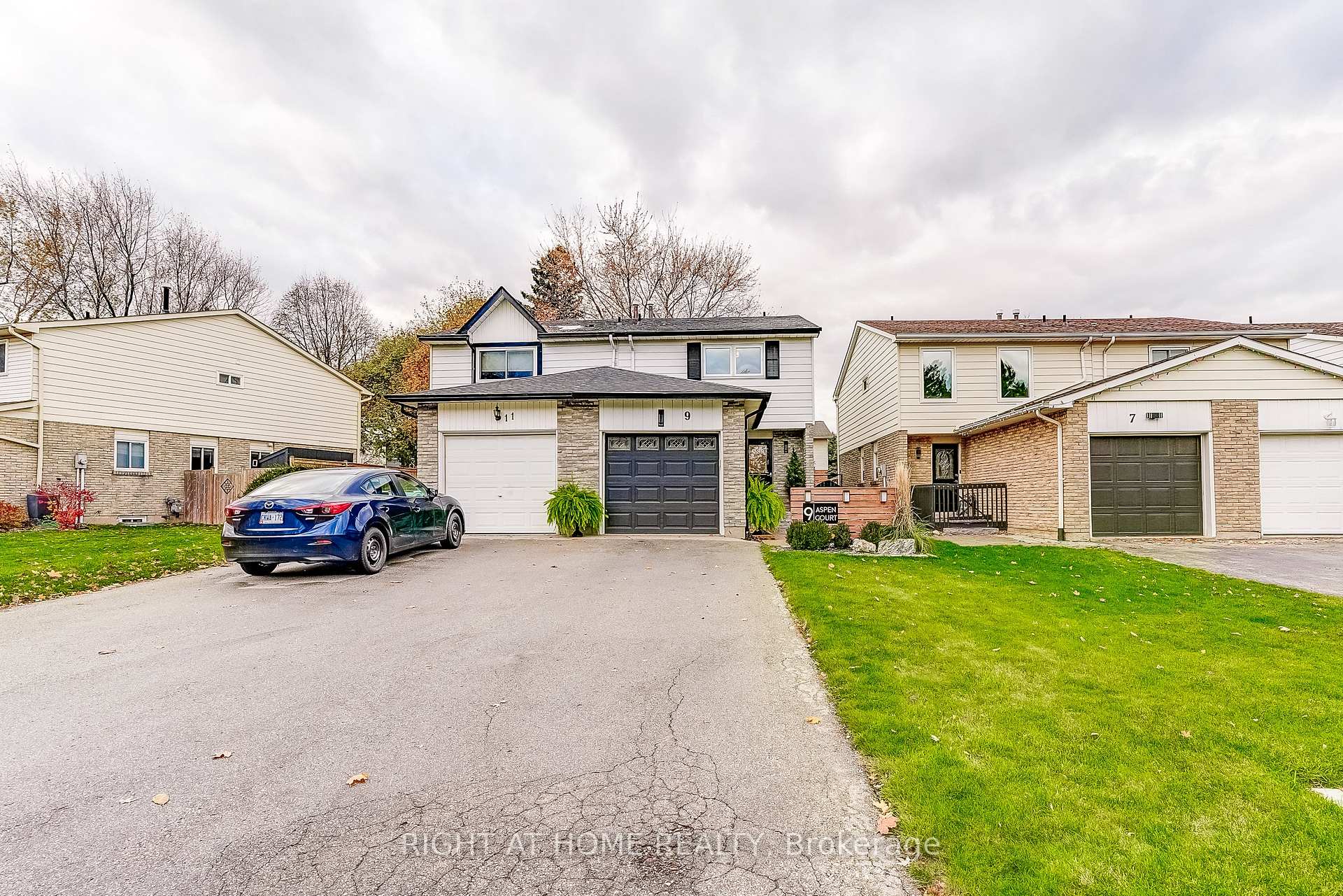 Photo 2 of 9 Aspen Court, Hamilton, Waterdown — HOMEH