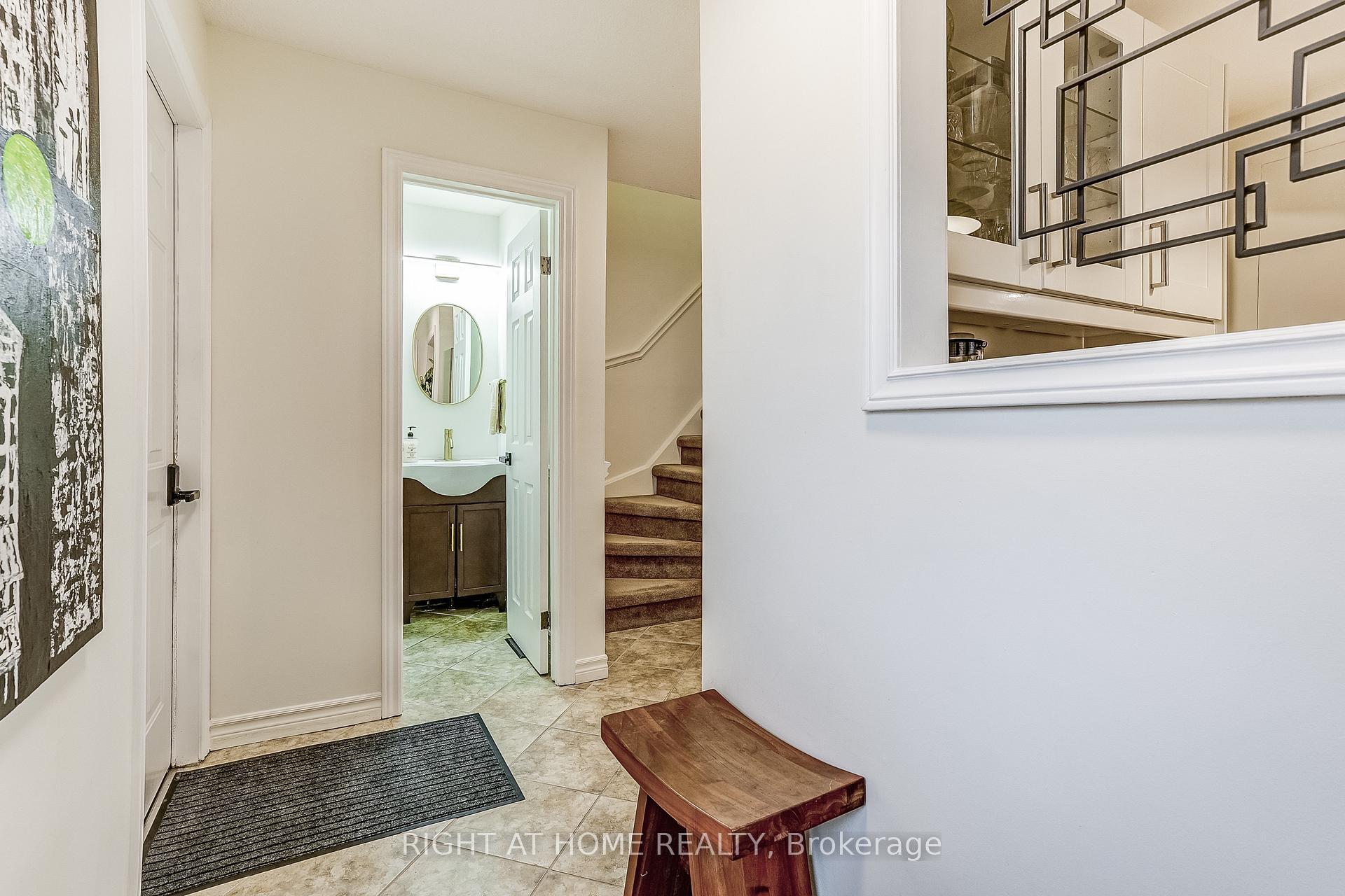 Photo 7 of 9 Aspen Court, Hamilton, Waterdown — HOMEH
