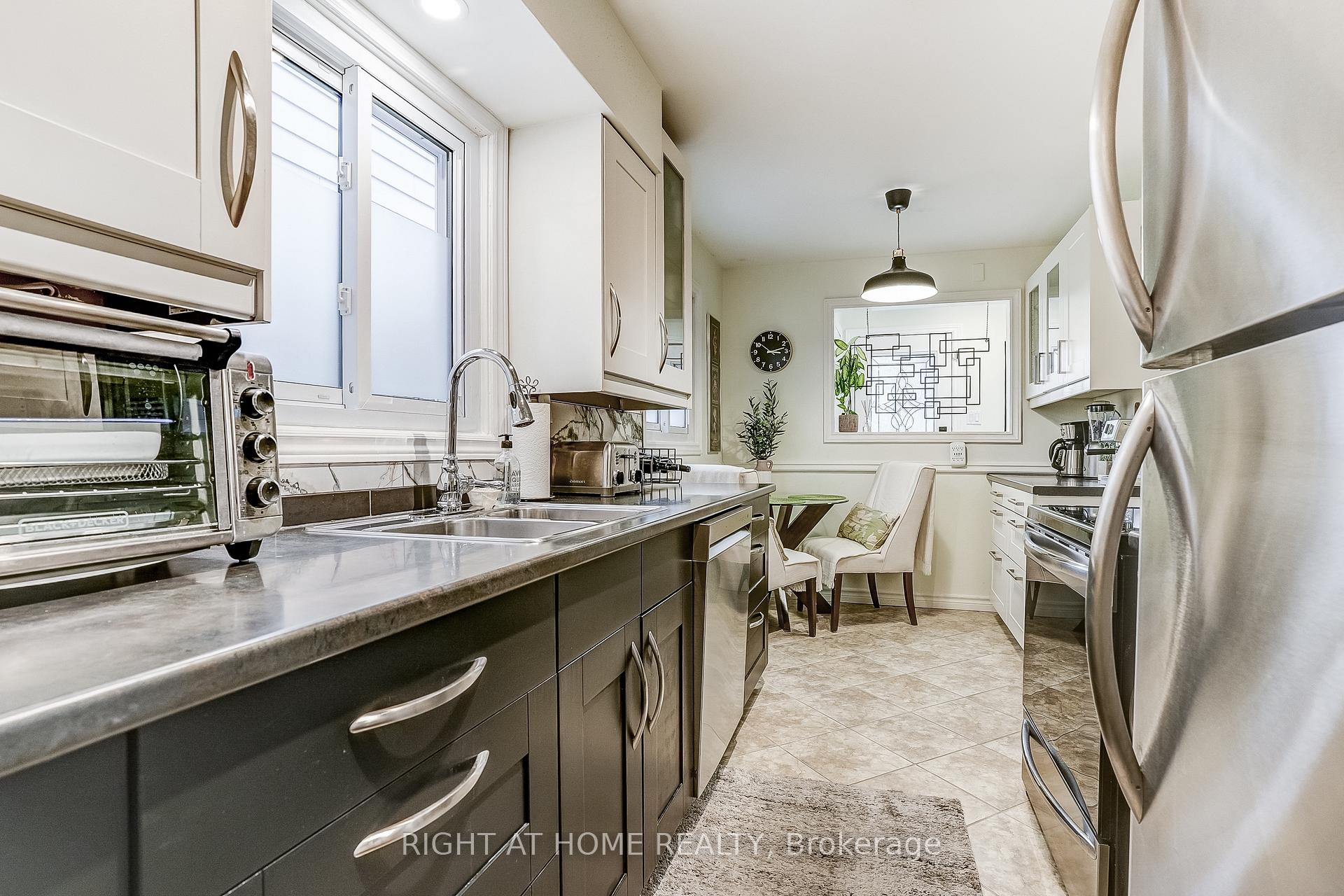 Photo 12 of 9 Aspen Court, Hamilton, Waterdown — HOMEH