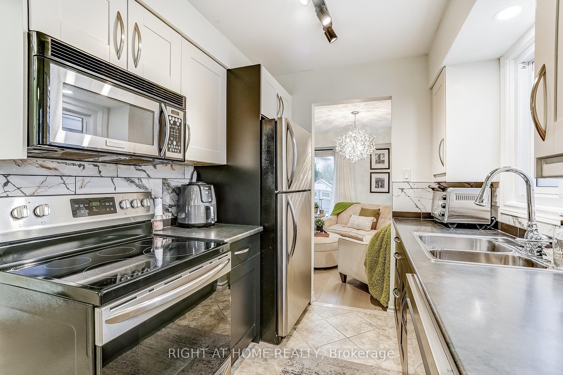 Photo 13 of 9 Aspen Court, Hamilton, Waterdown — HOMEH