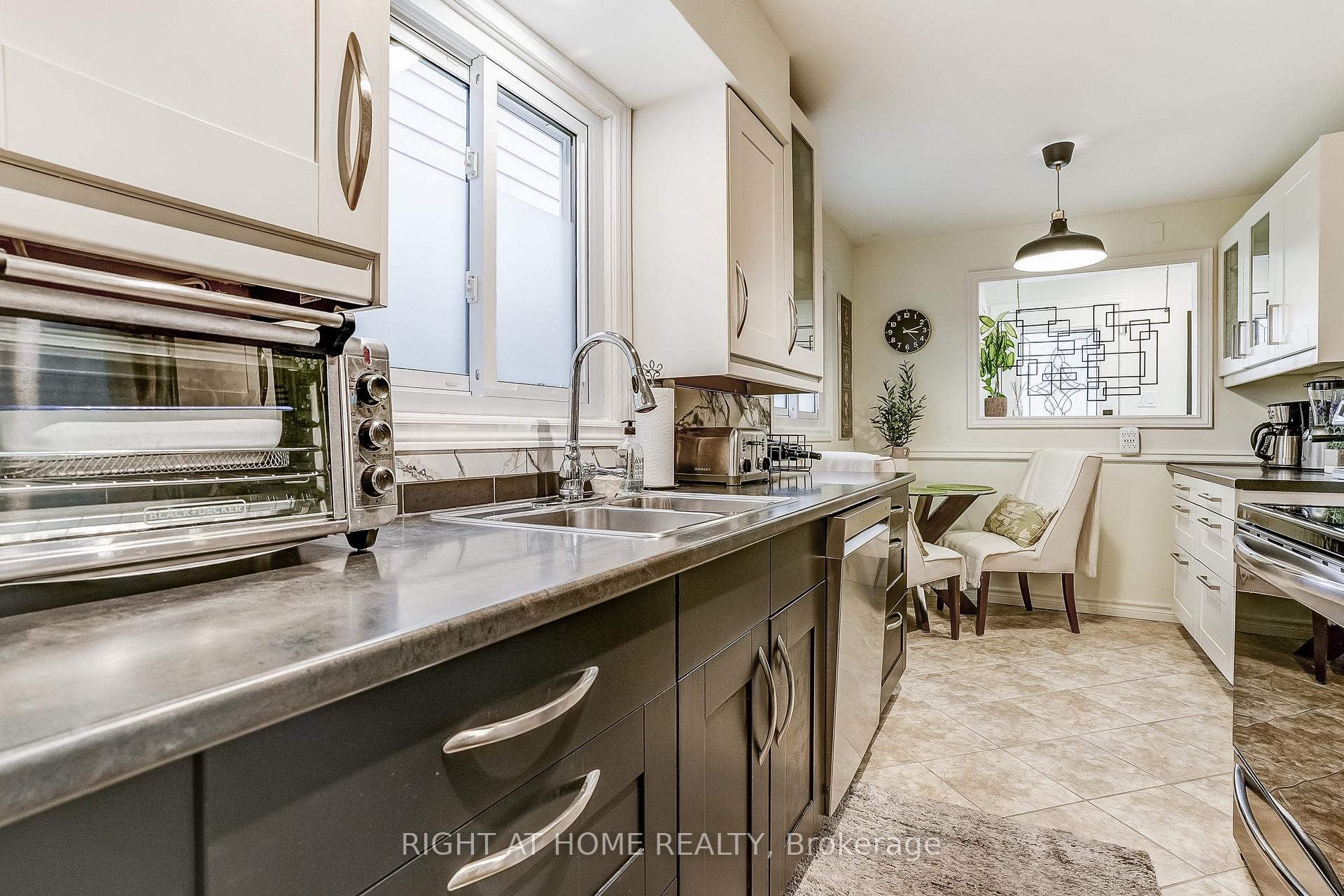 Photo 14 of 9 Aspen Court, Hamilton, Waterdown — HOMEH