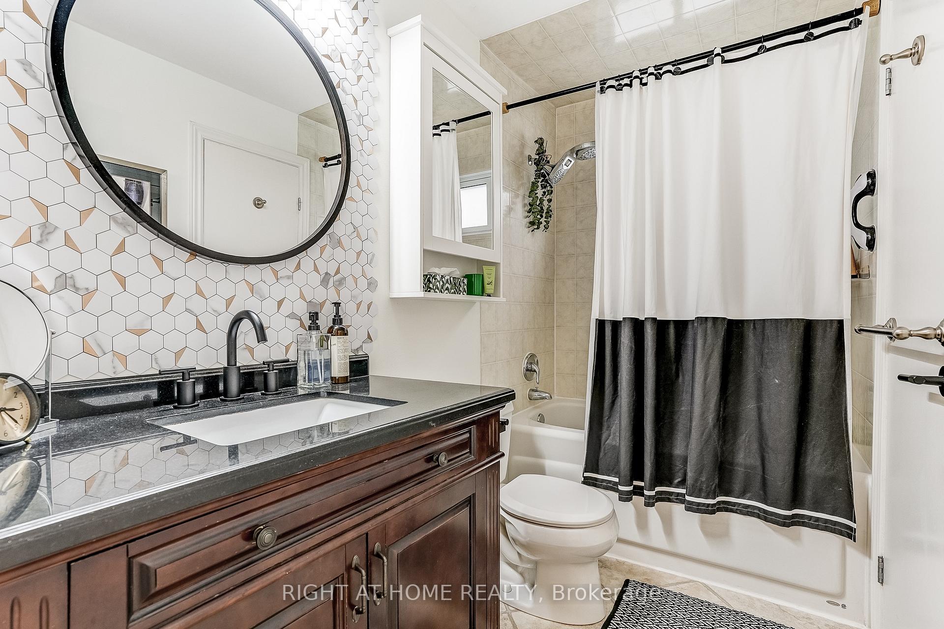 Photo 22 of 9 Aspen Court, Hamilton, Waterdown — HOMEH