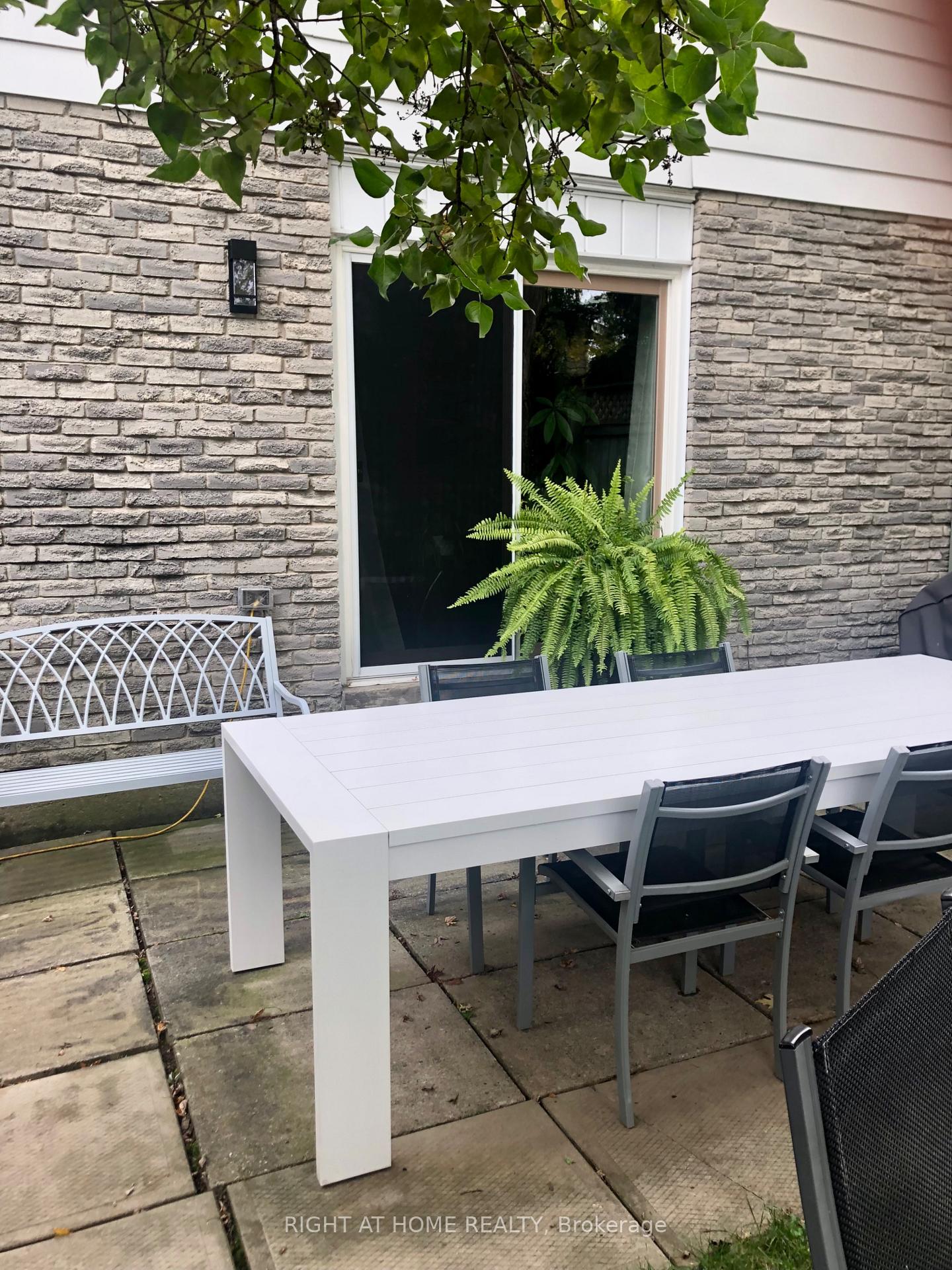 Photo 36 of 9 Aspen Court, Hamilton, Waterdown — HOMEH